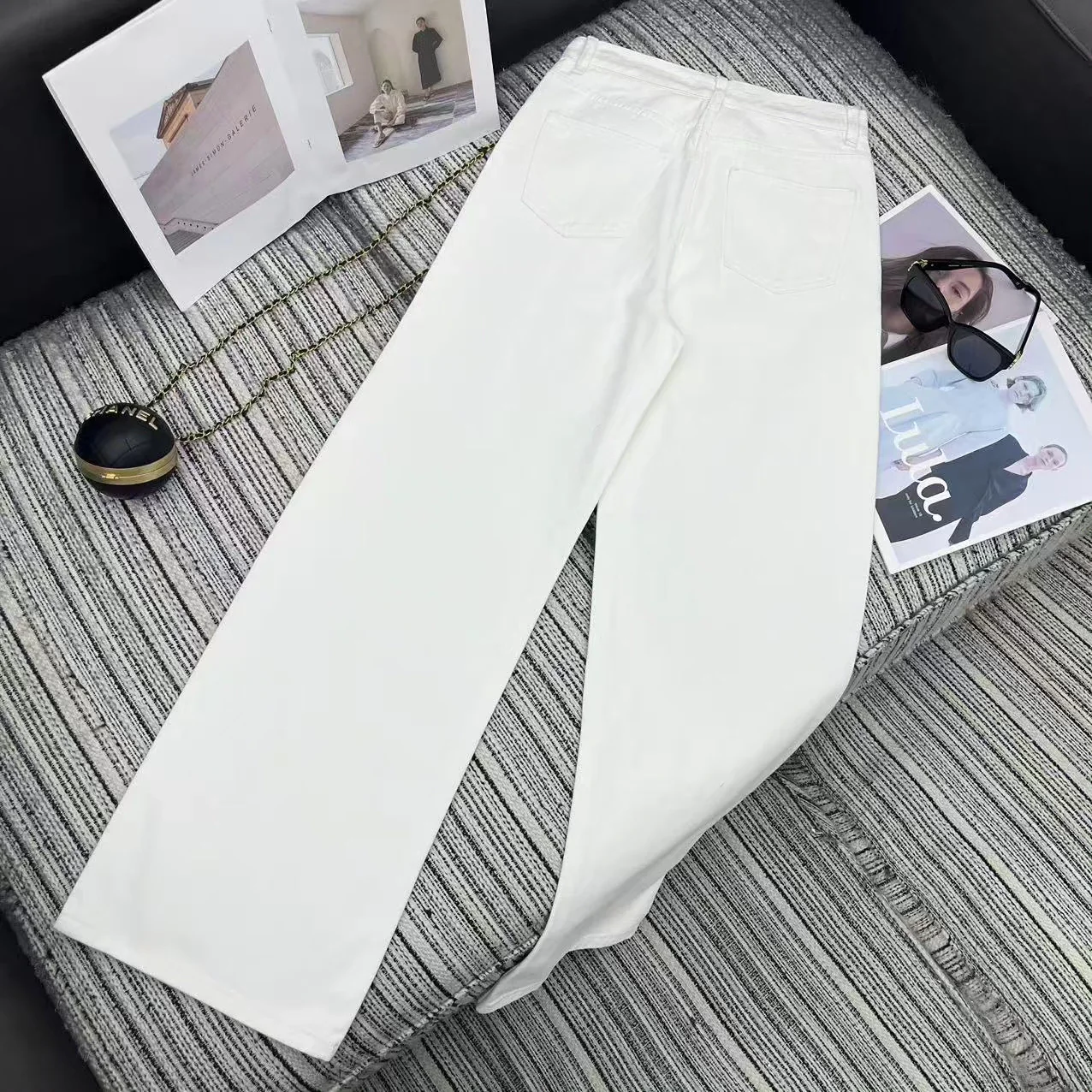 Embroidered straight-leg jeans