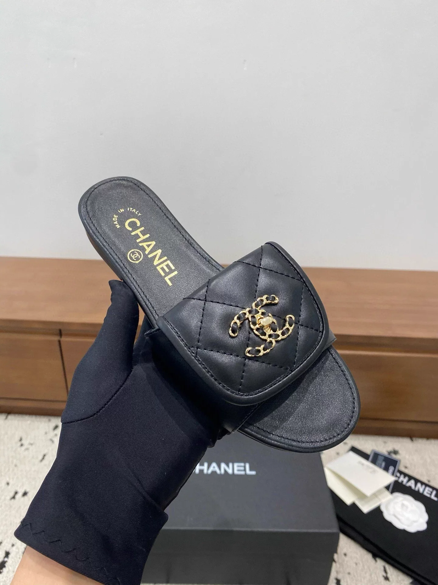 Backpack buckles slippers