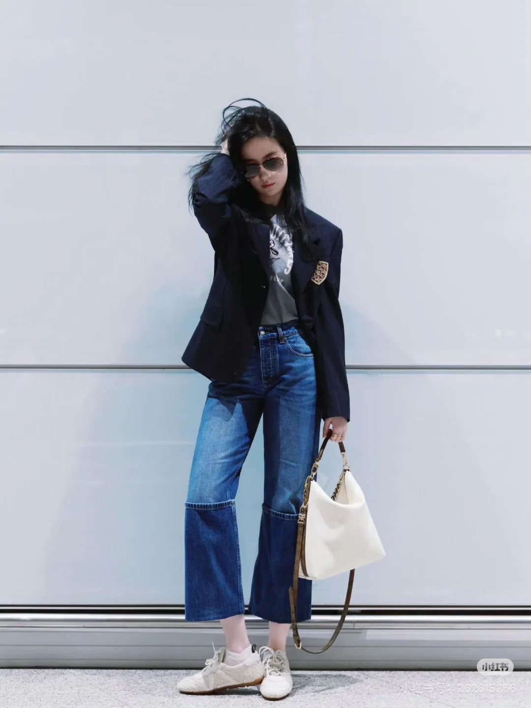 High-top rolled-up denim jeans