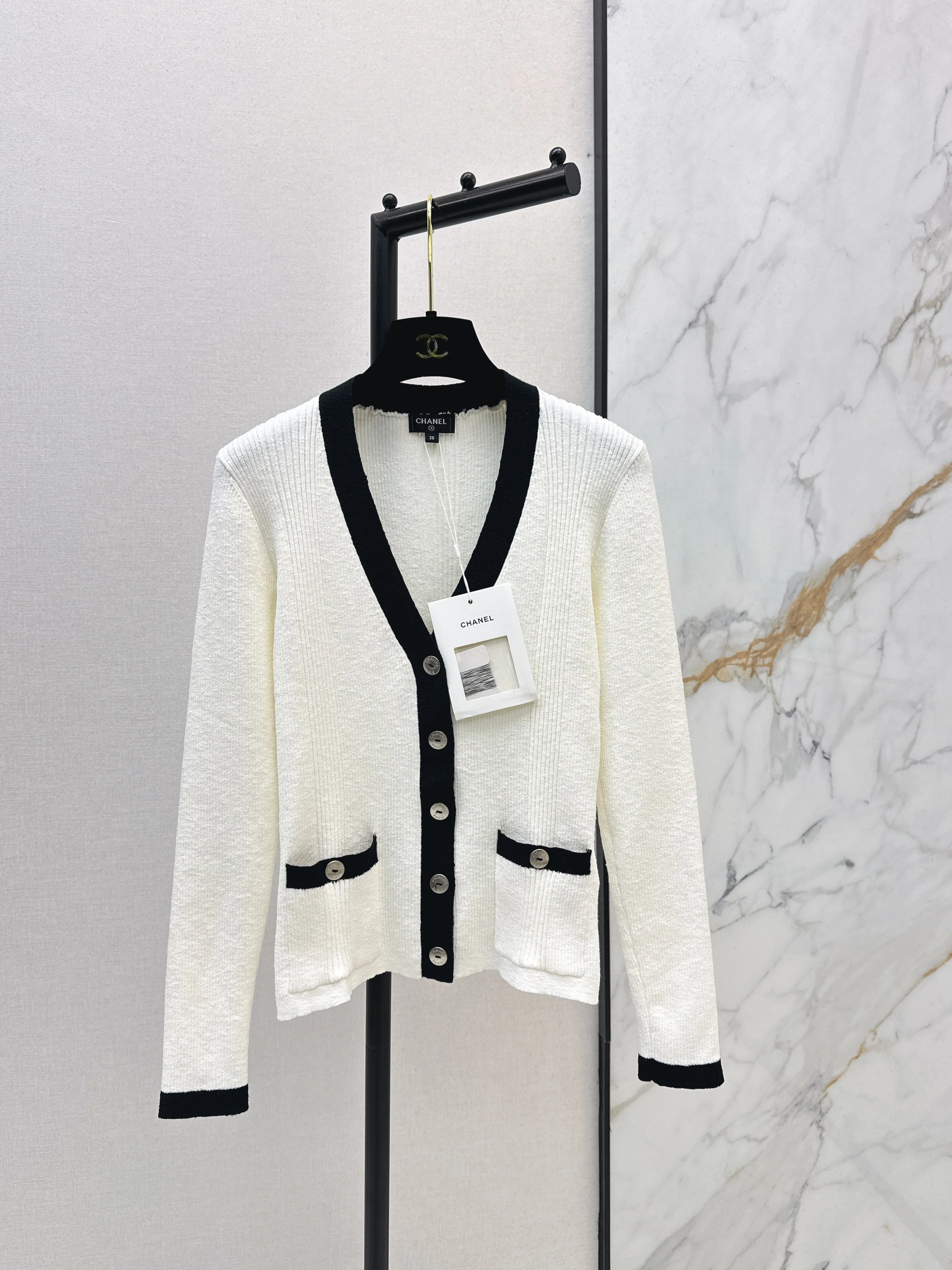 Color-blocked knit cardigan