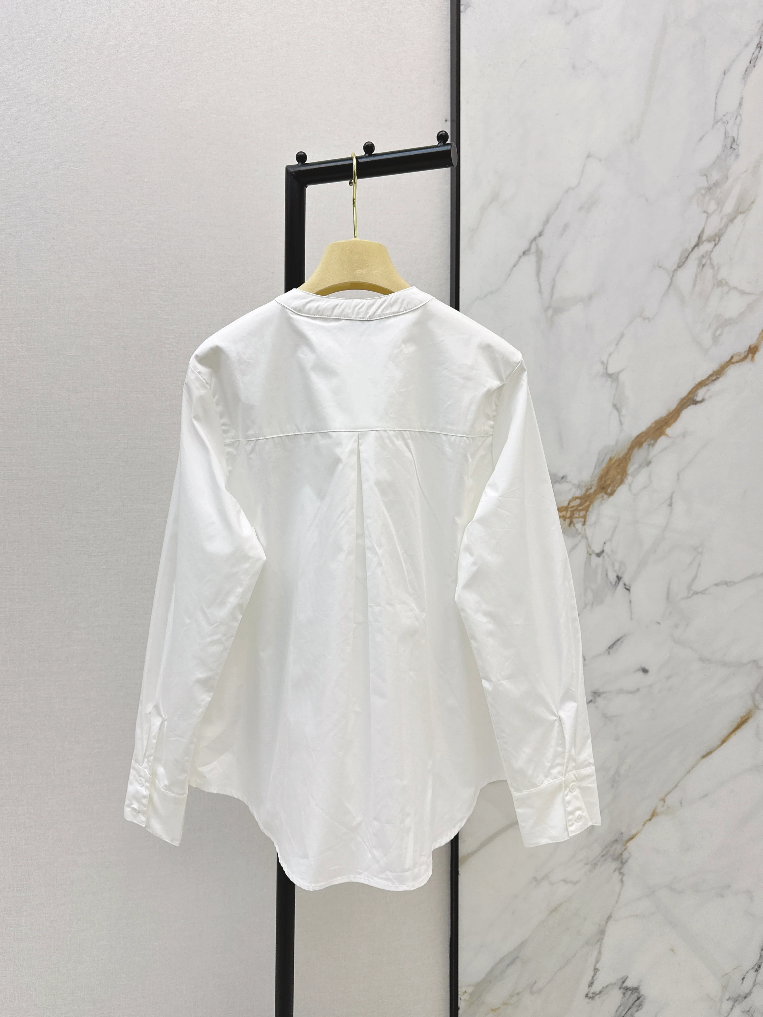 Ruffled trim long-sleeved shirt