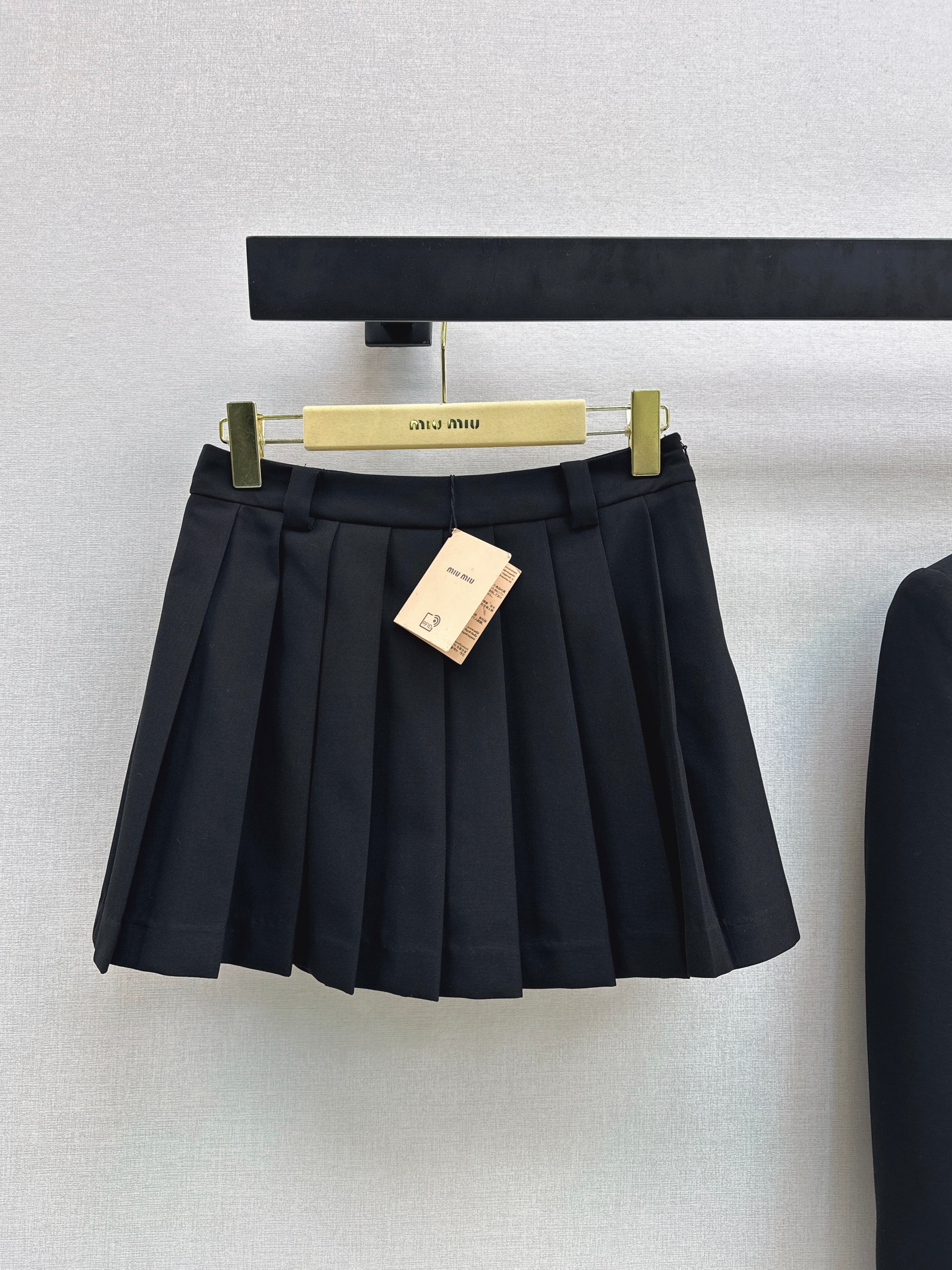 Knitted Collar Blazer/Pleated Skirt