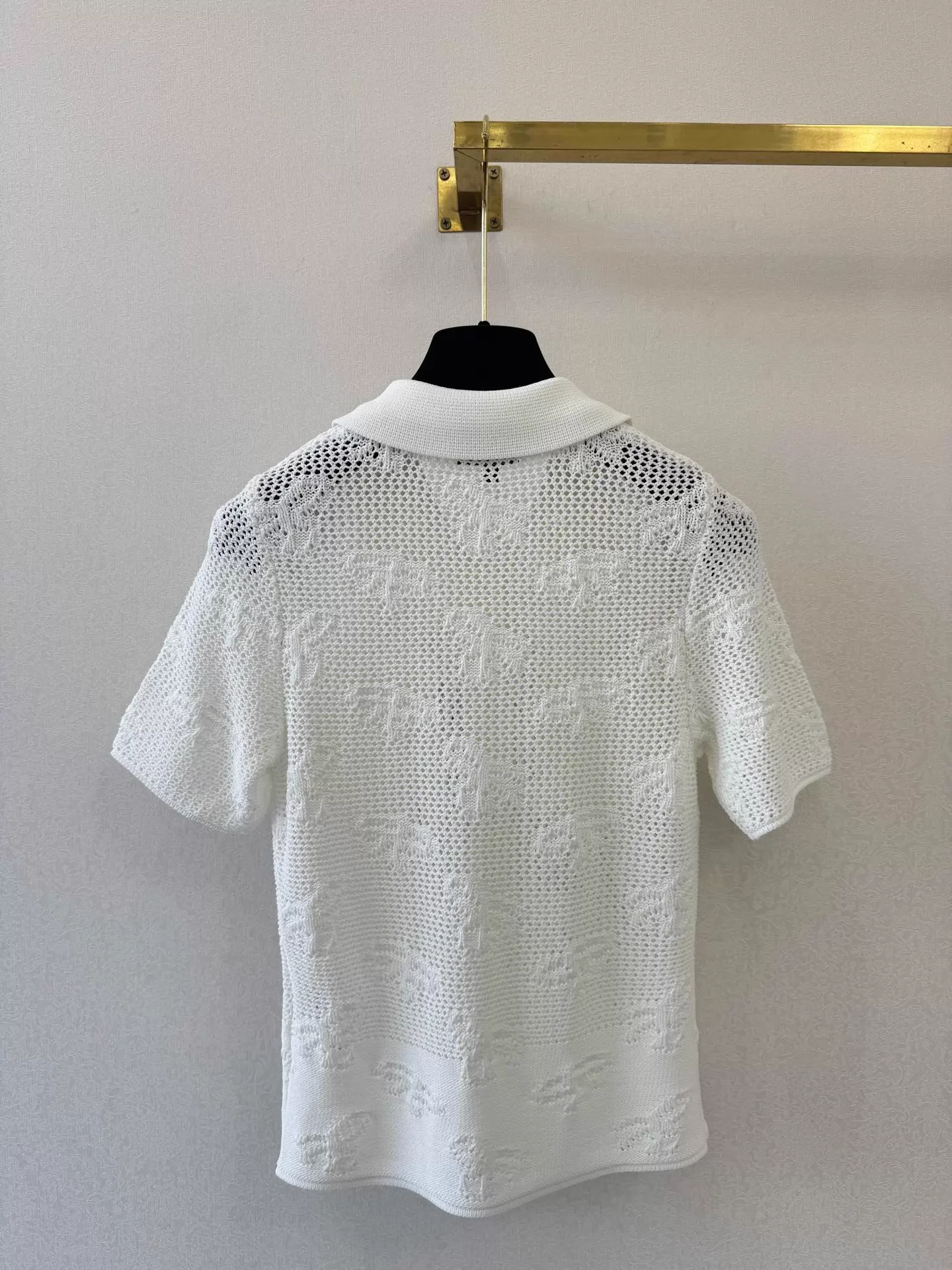 Short-sleeved knit top