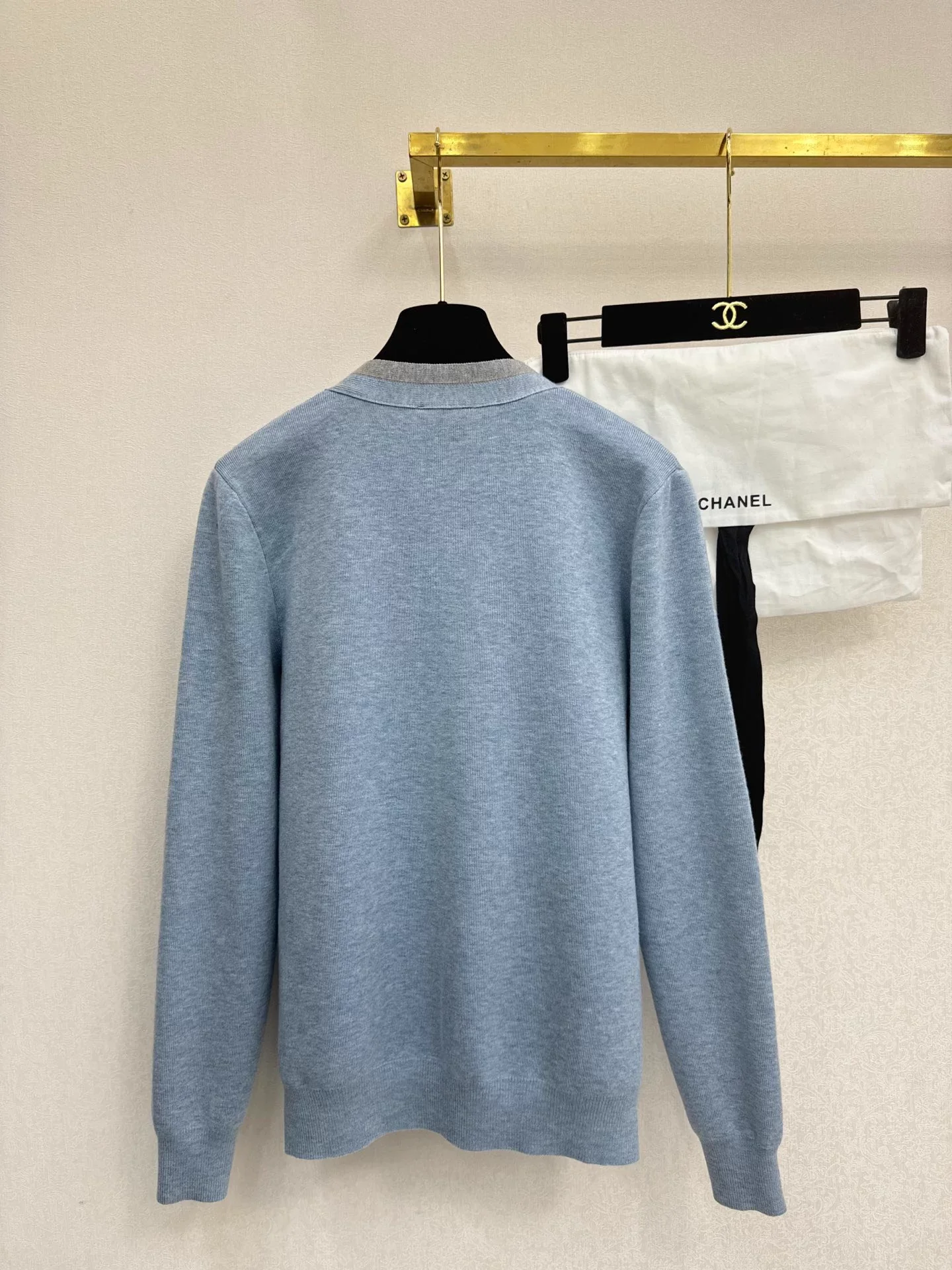 V-neck knit cardigan