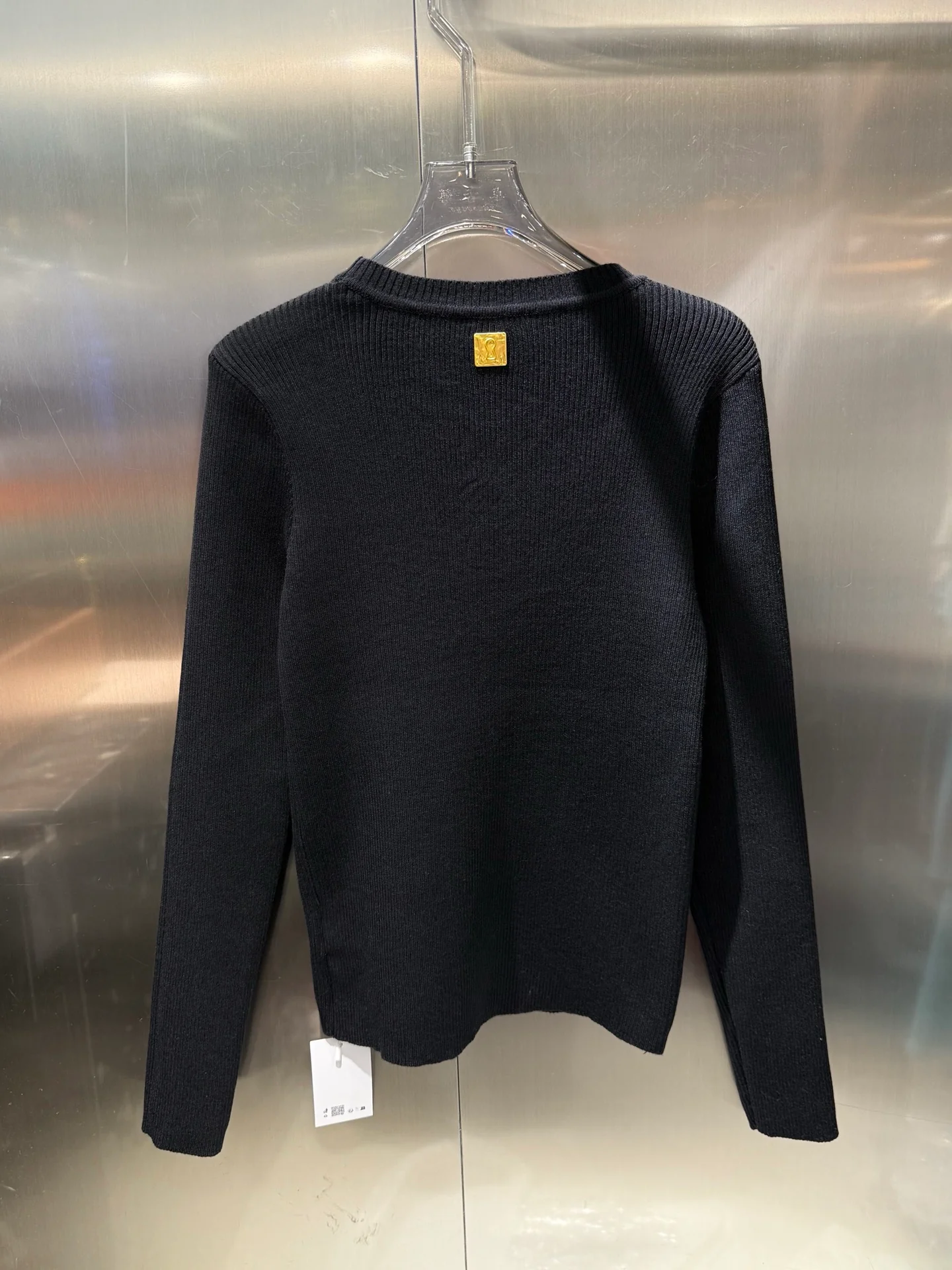 Crew neck long sleeves