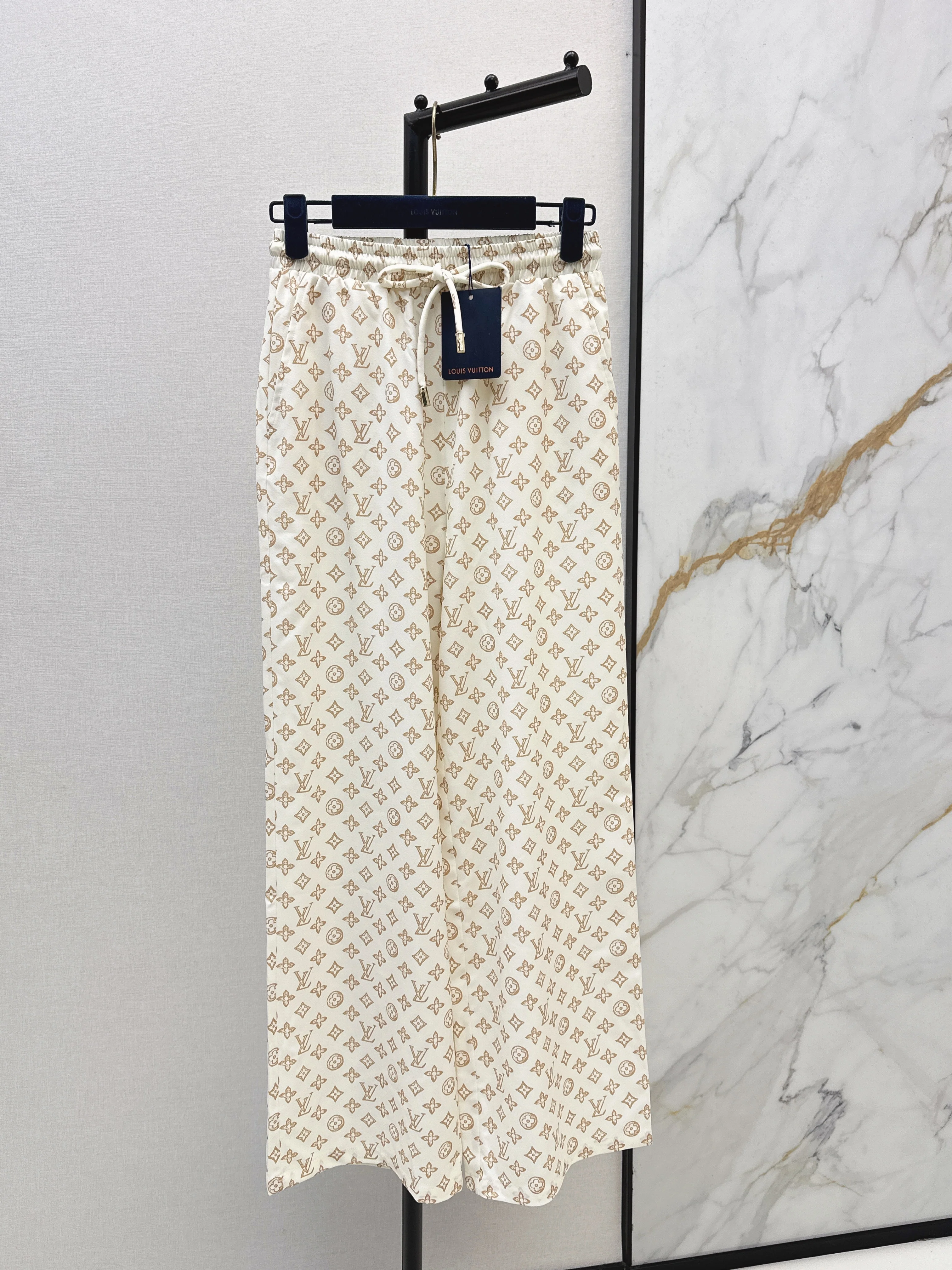 Elastic waist straight-leg pants