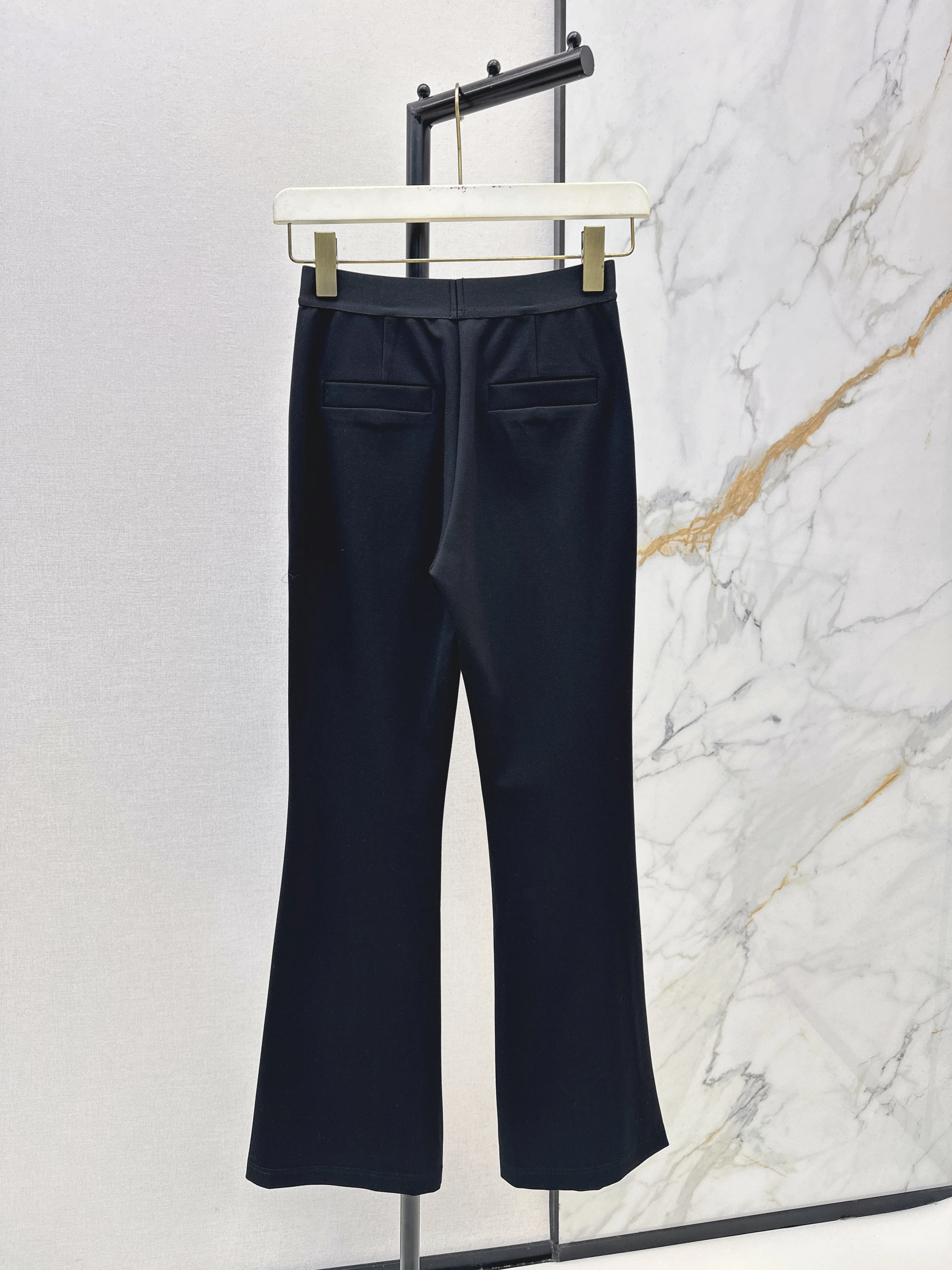 Flared, mid-high waist, stretch leggings