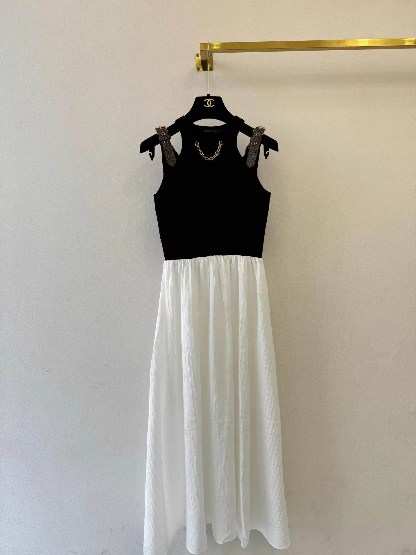 Color-blocked sleeveless dress