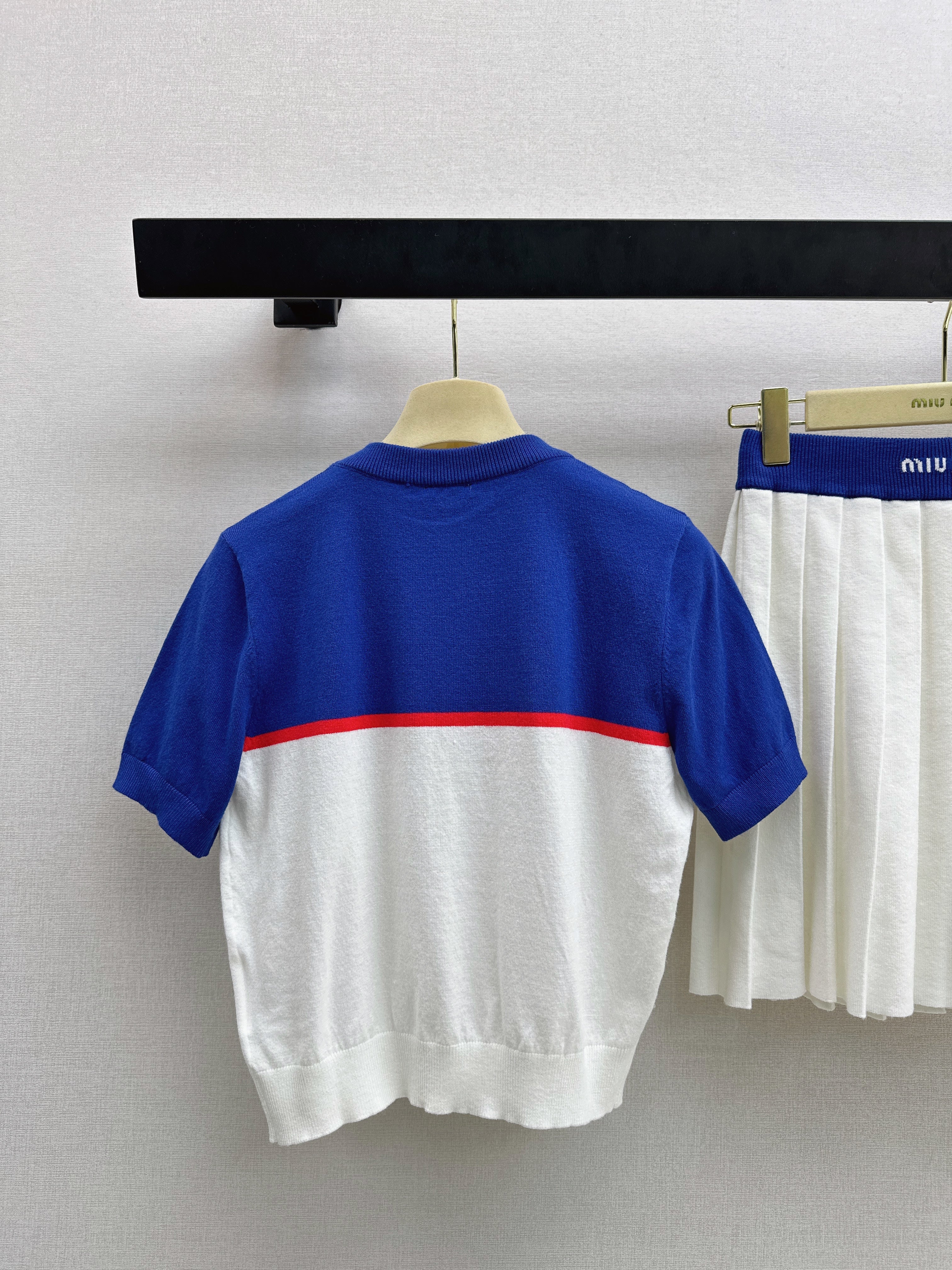 Color-blocked design set