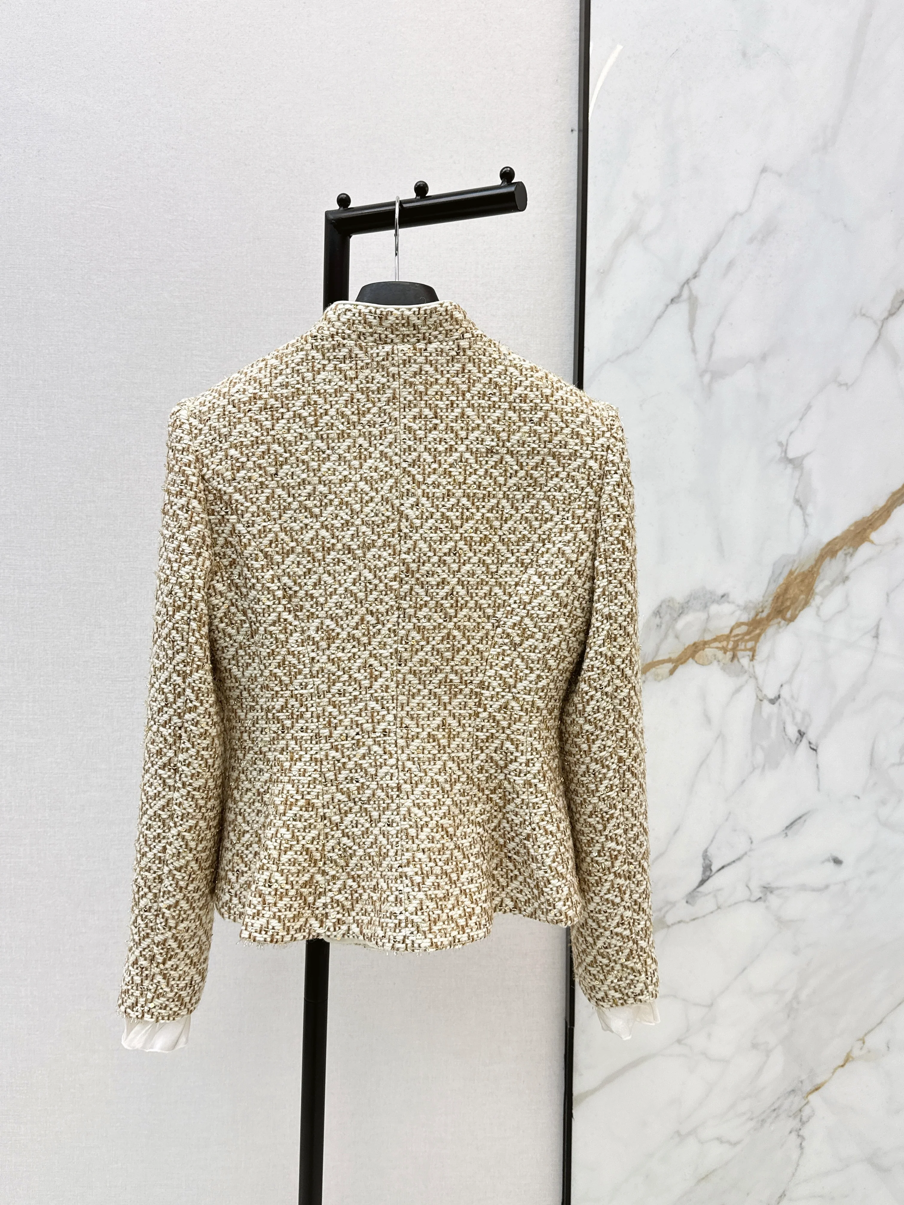 Small stand-up collar knitted cardigan