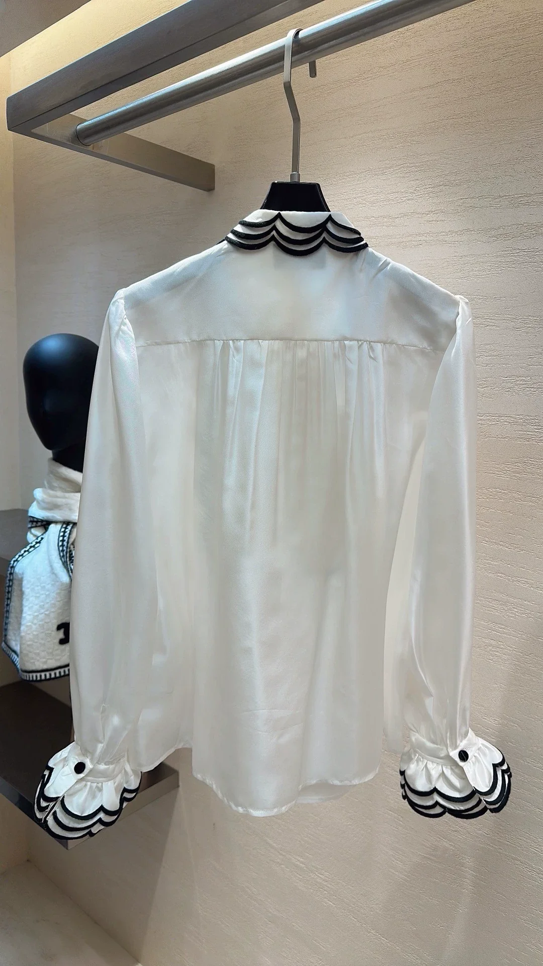 Color-blocked pleated shirt