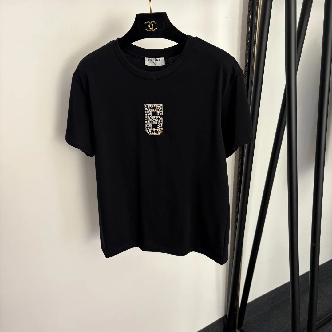 Pearl-studded T-shirt