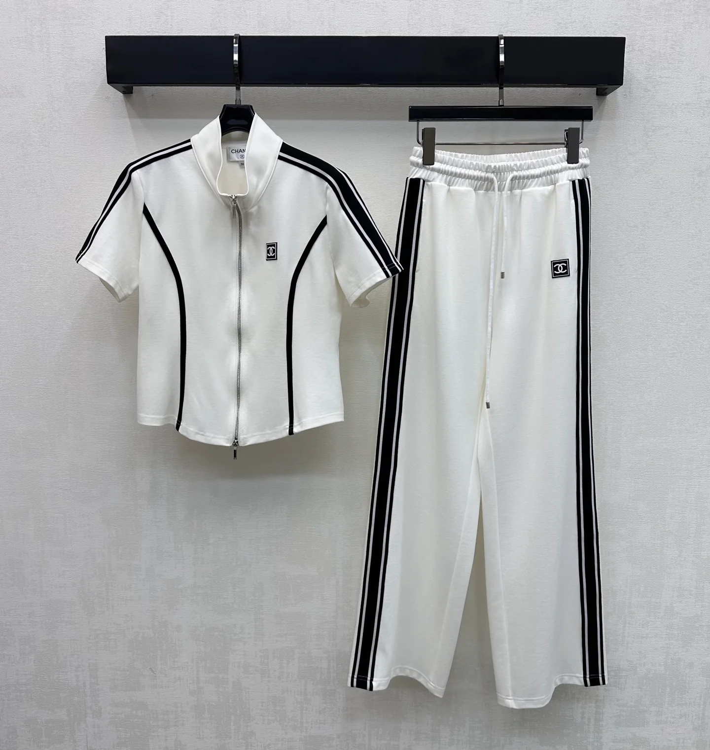 Stand-up collar, color-blocked, slim-fit suit