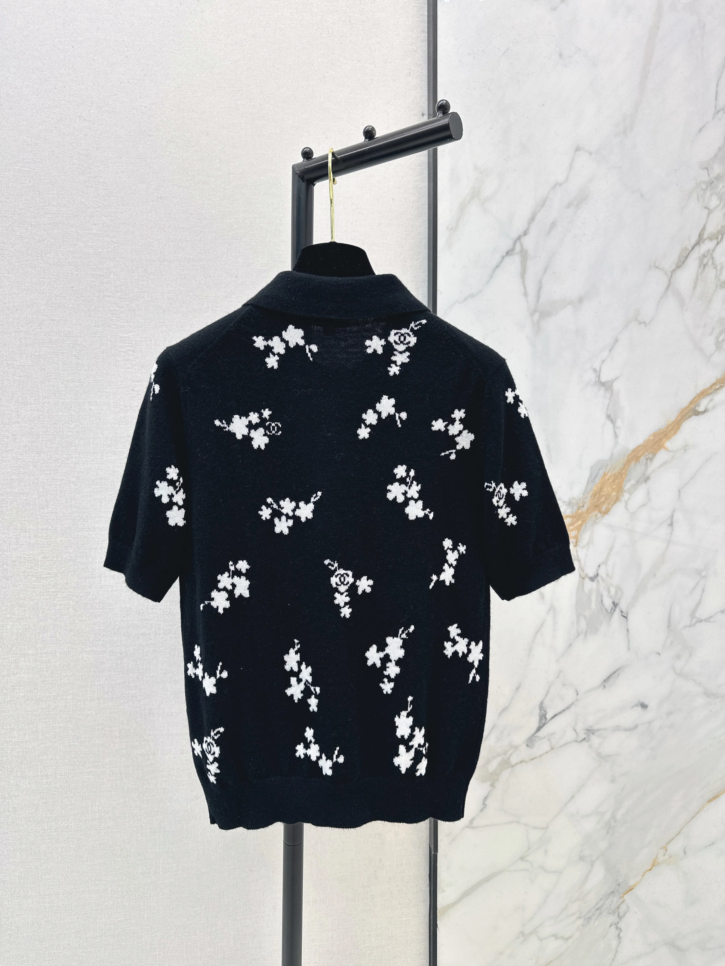 Four-leaf clover inlay T-shirt