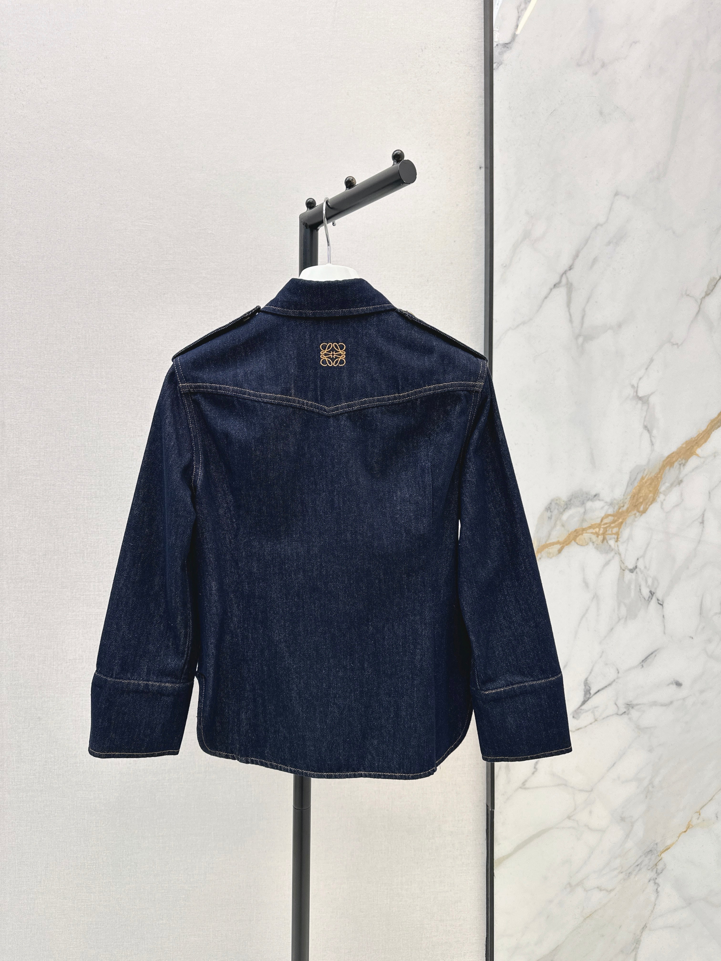 Slim-fit collared denim shirt