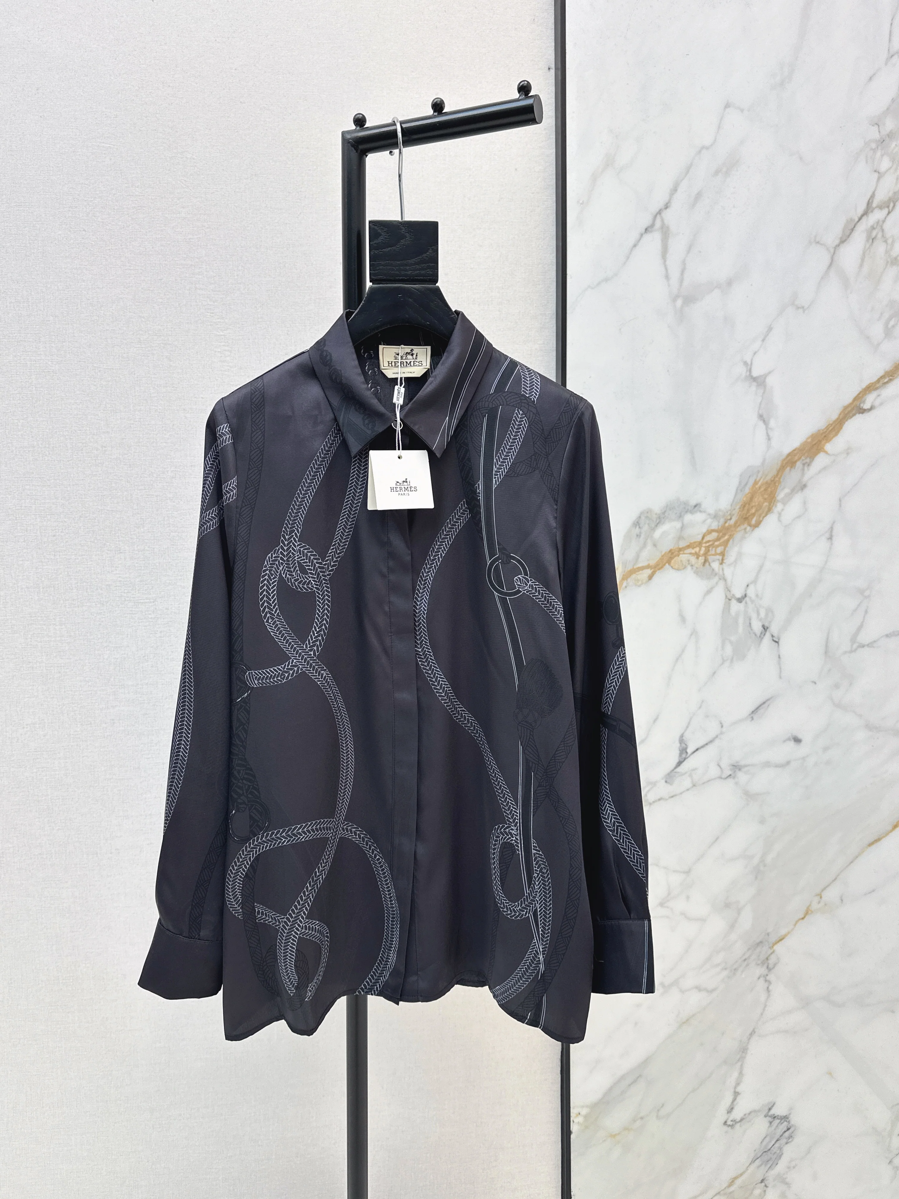 Long-sleeved printed shirt/straight-leg trousers