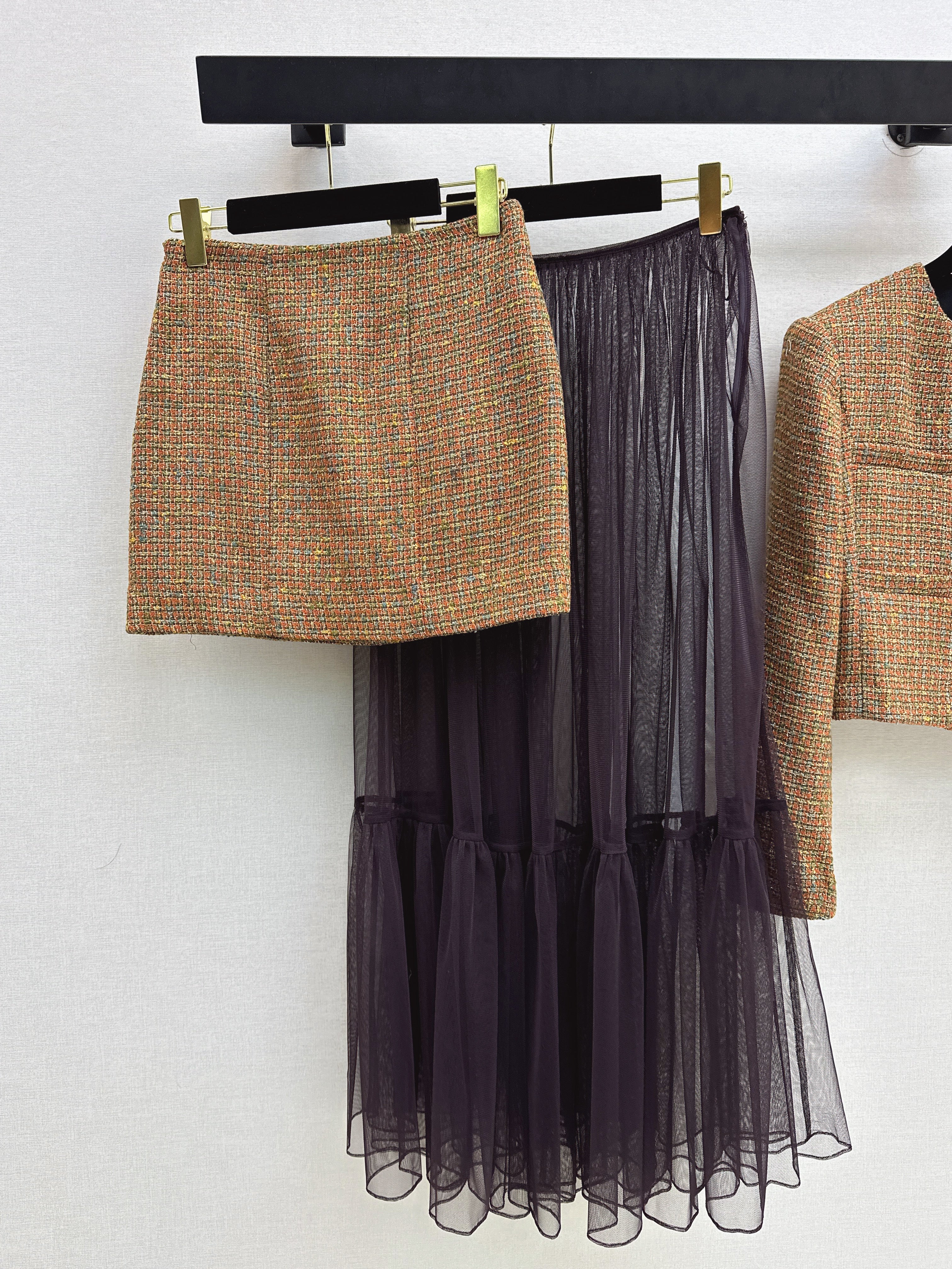 Two-piece set: woven midi skirt + mesh maxi skirt