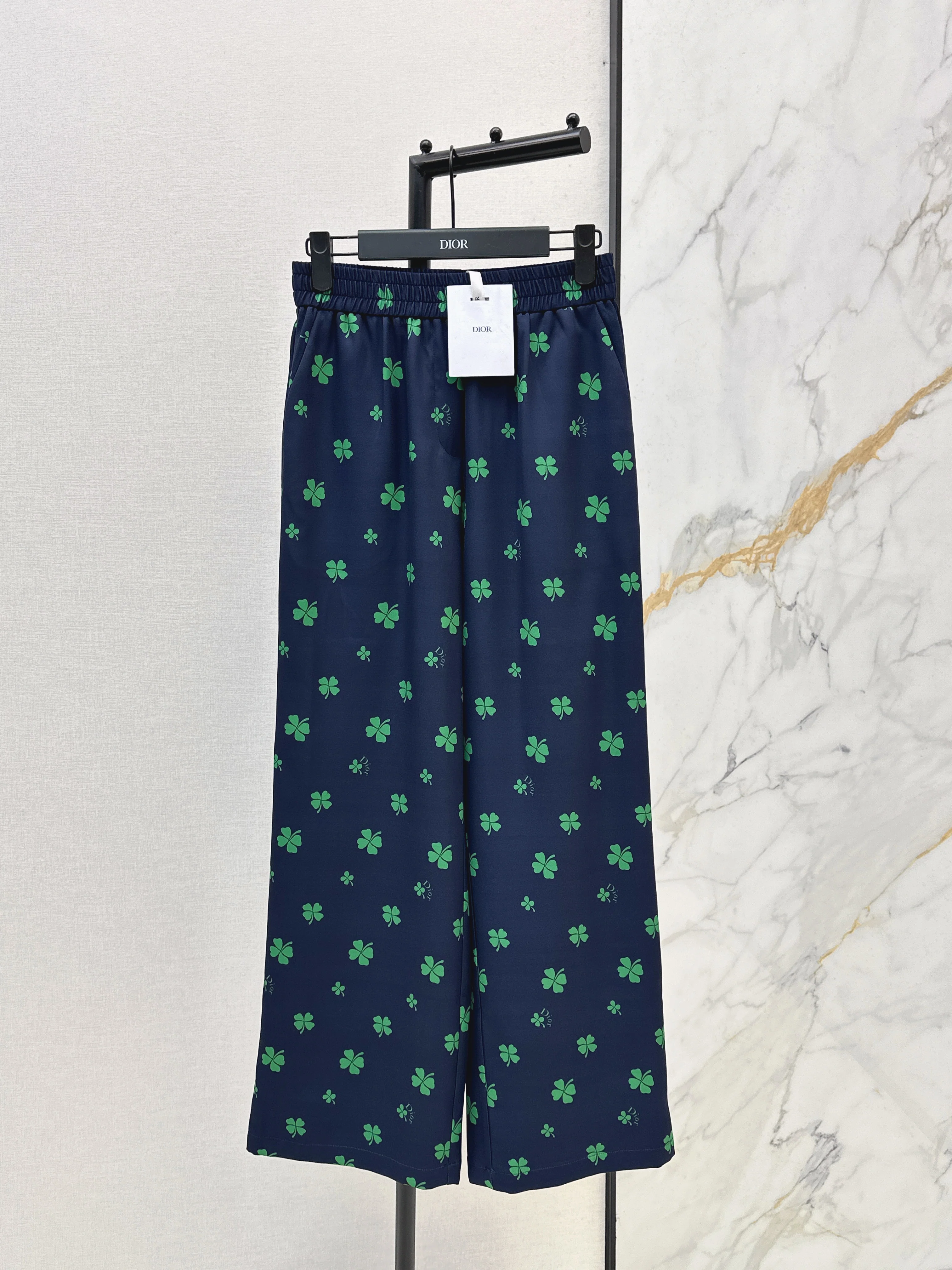 Four-leaf clover print straight-leg pants