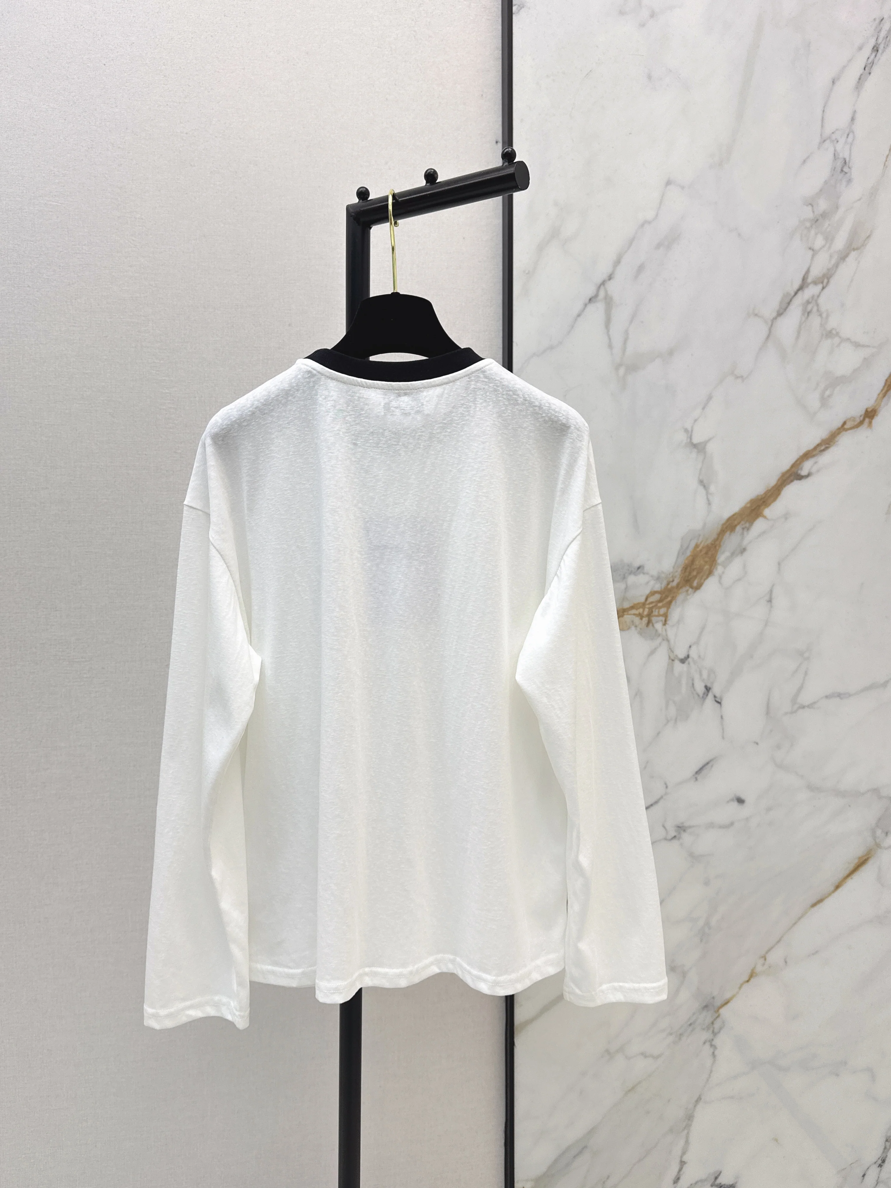 Crew neck long-sleeved top