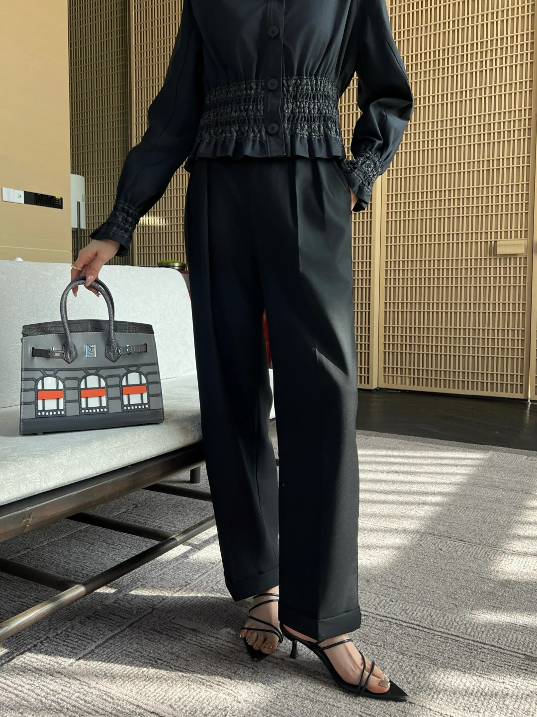 Double-sided adjustable button trousers