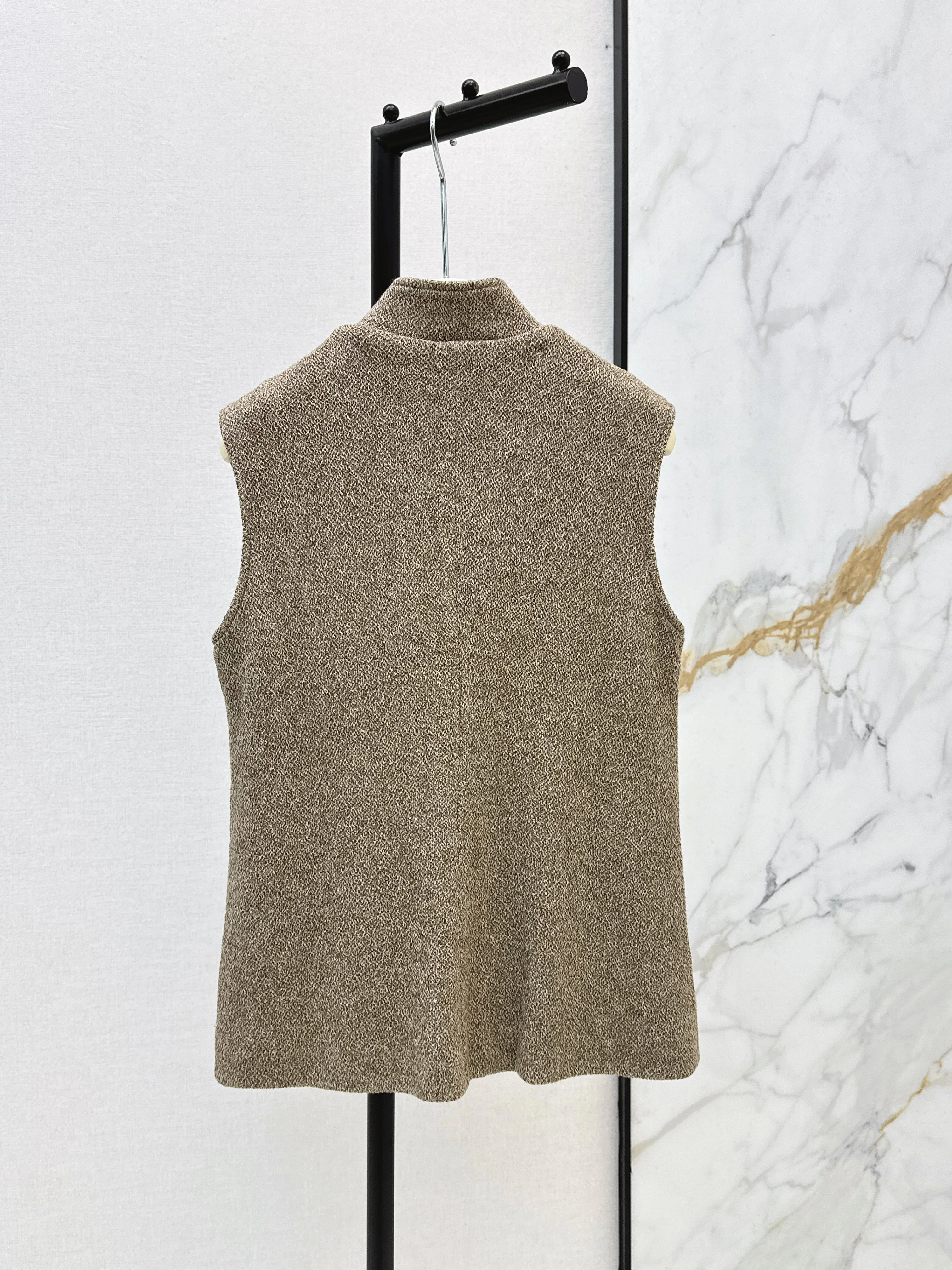 Stand-up collar vest