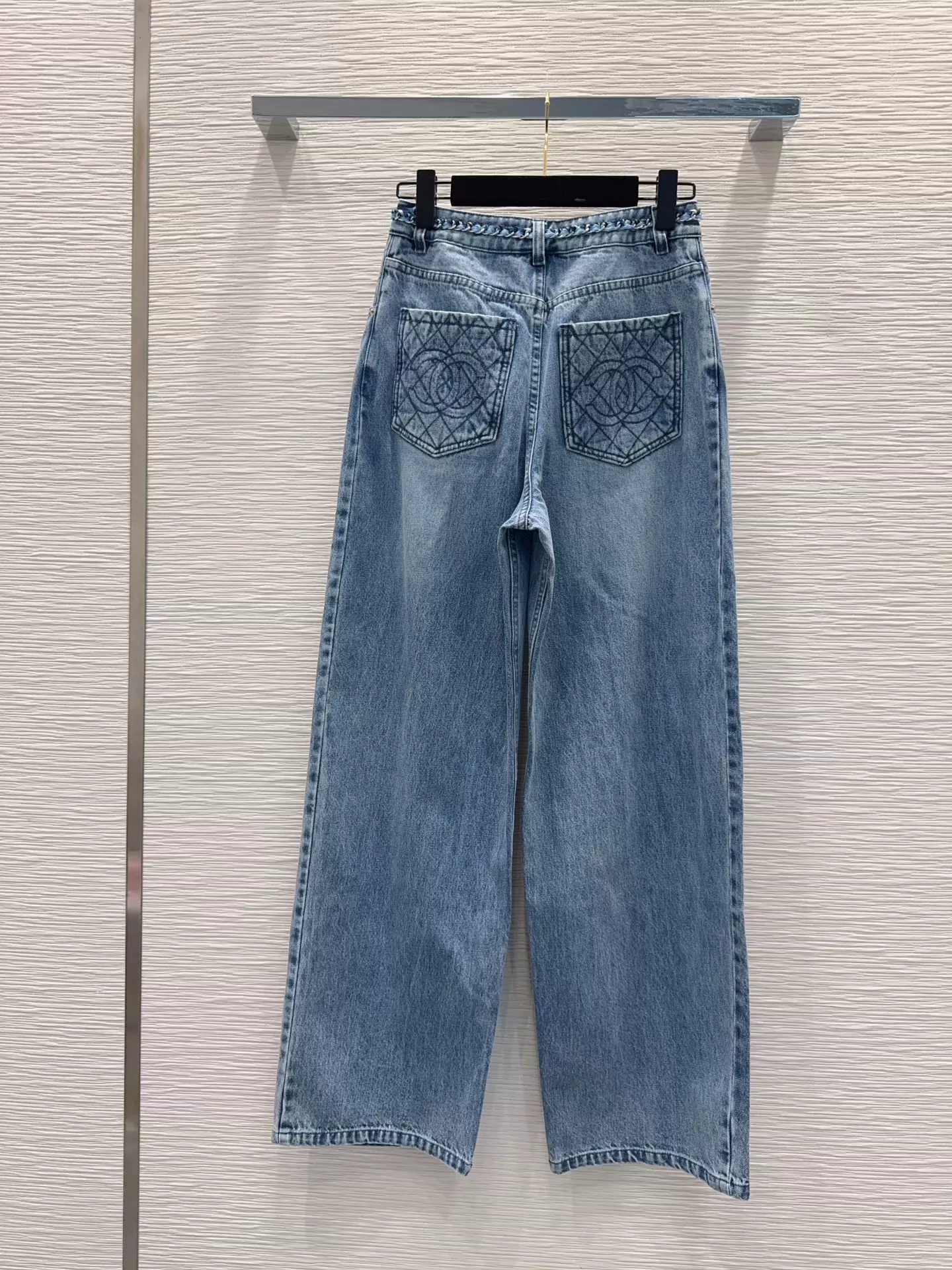 Antique yeast wash jeans