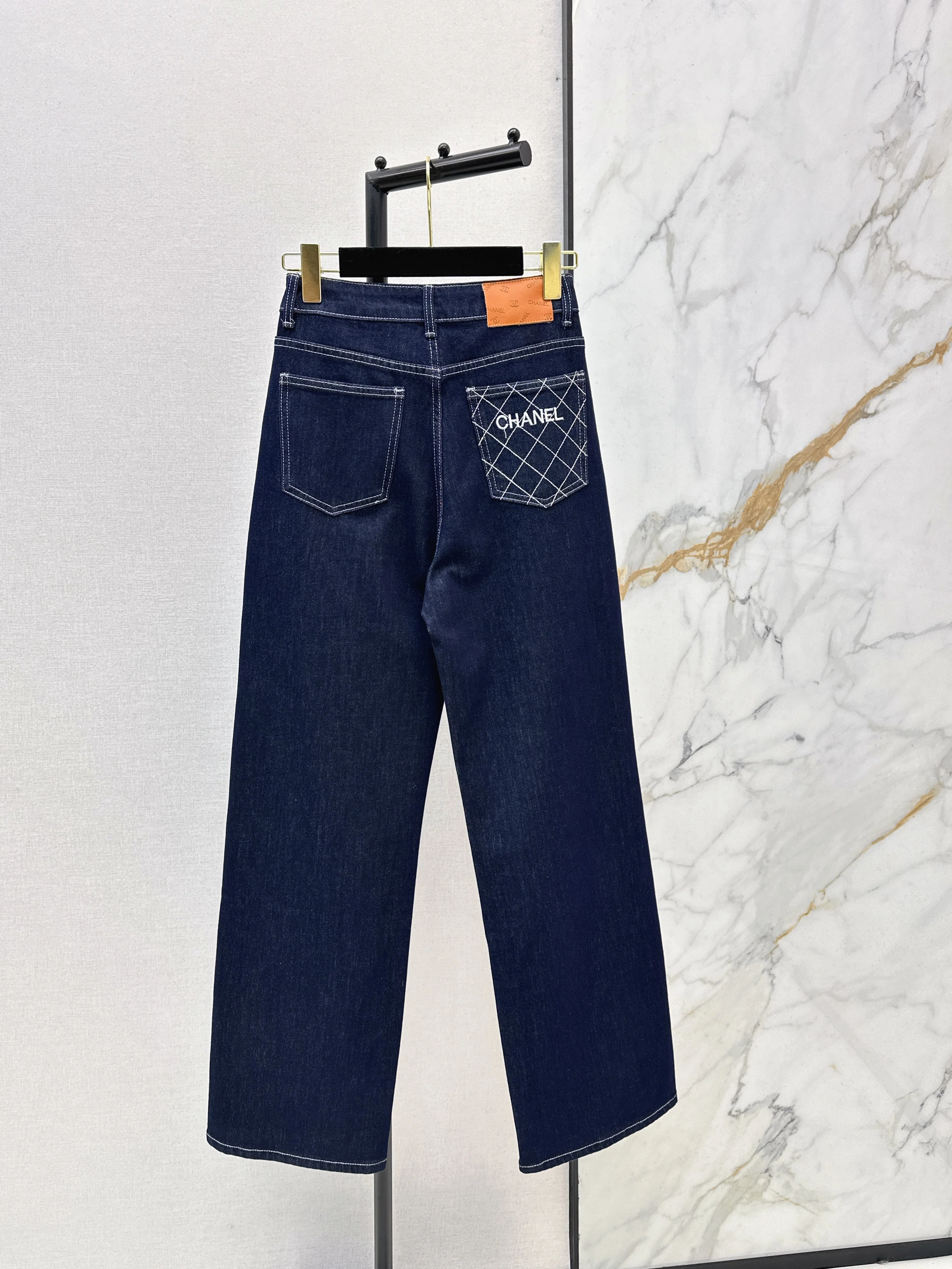 Minimalist Casual Jeans