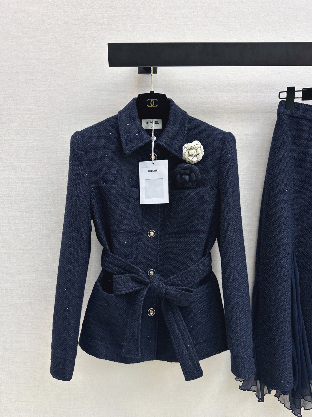 Collared woven coat/Pencil skirt