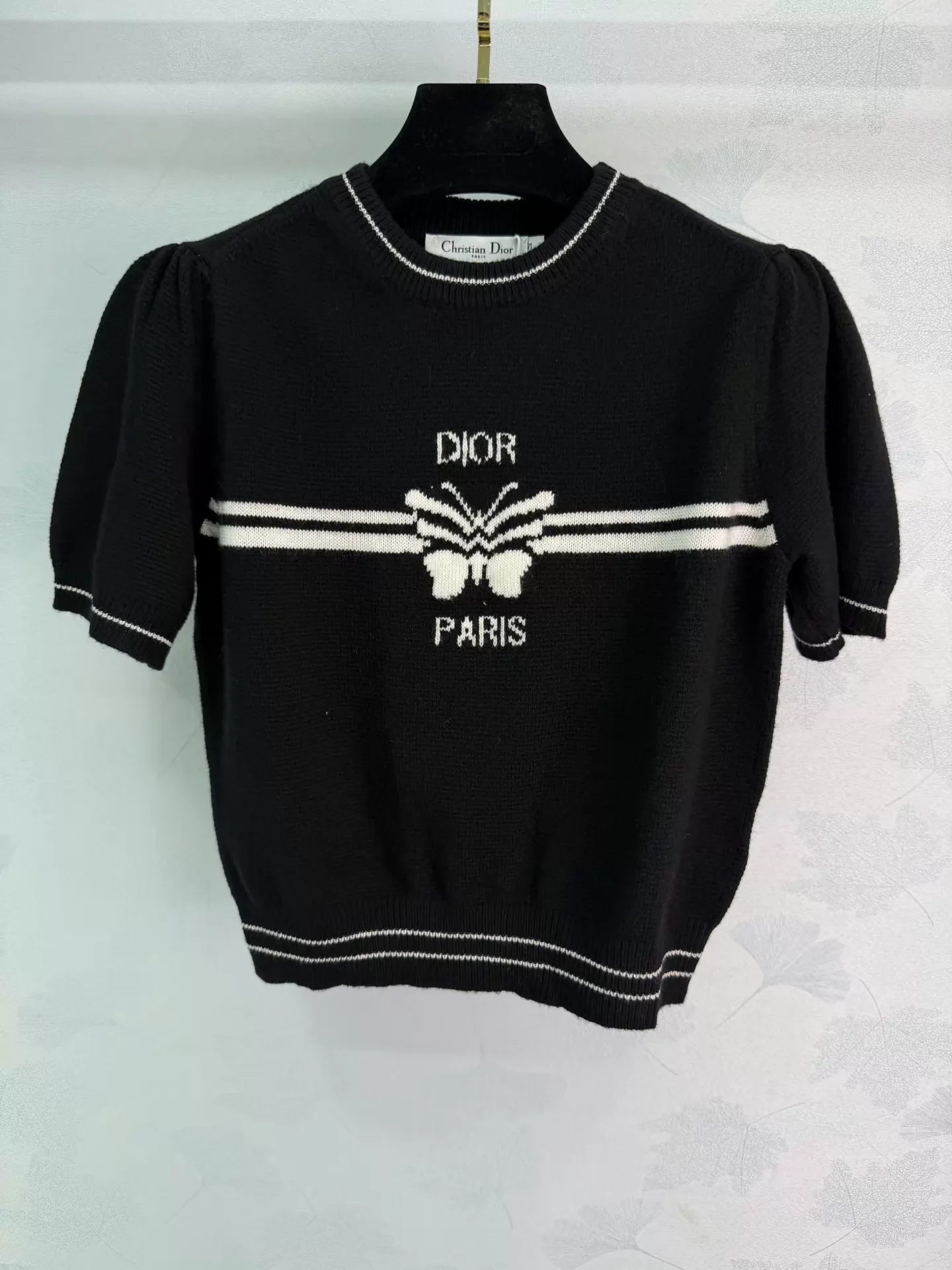 Short-sleeved knit top