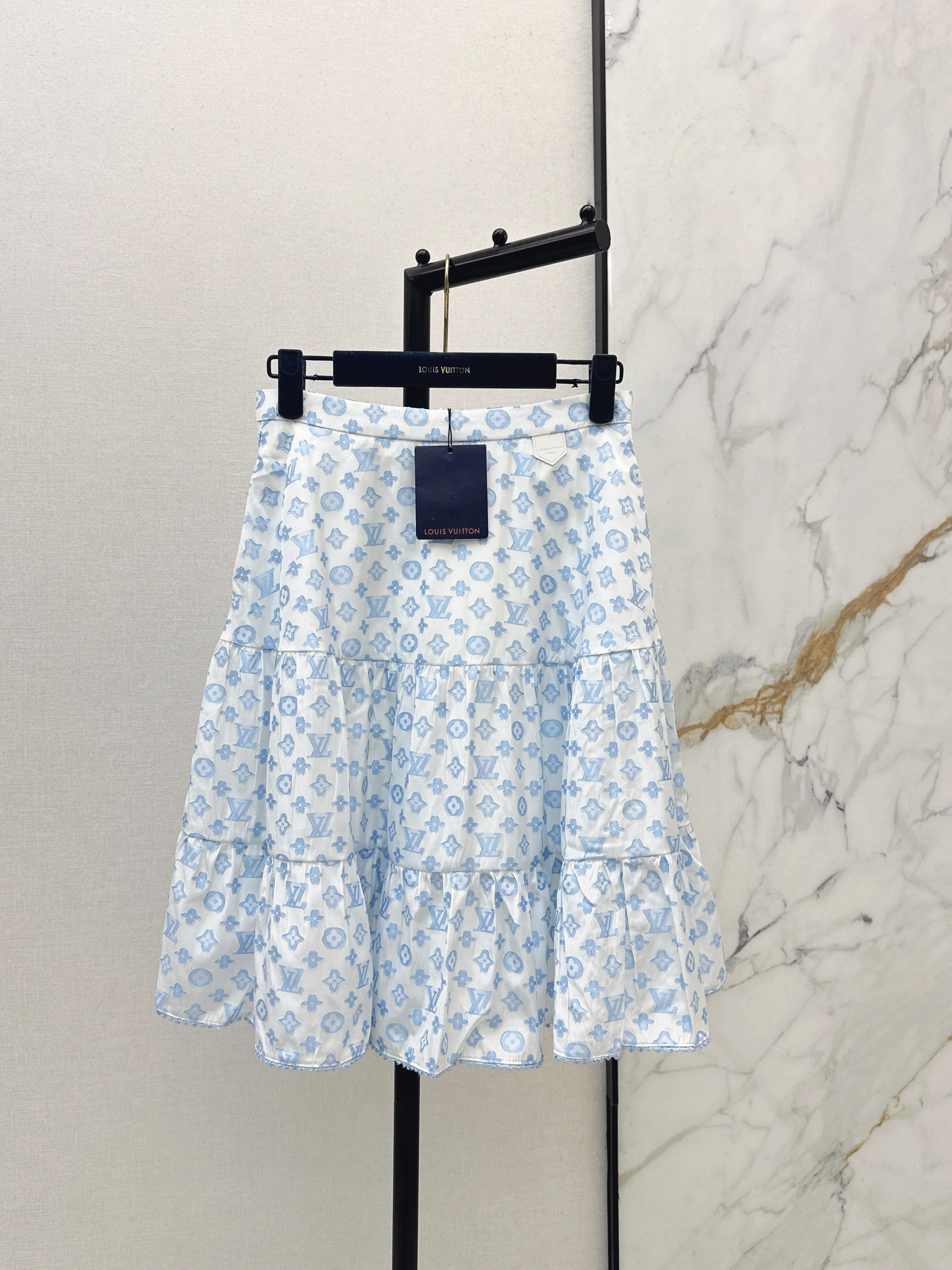 Elastic waist tiered skirt