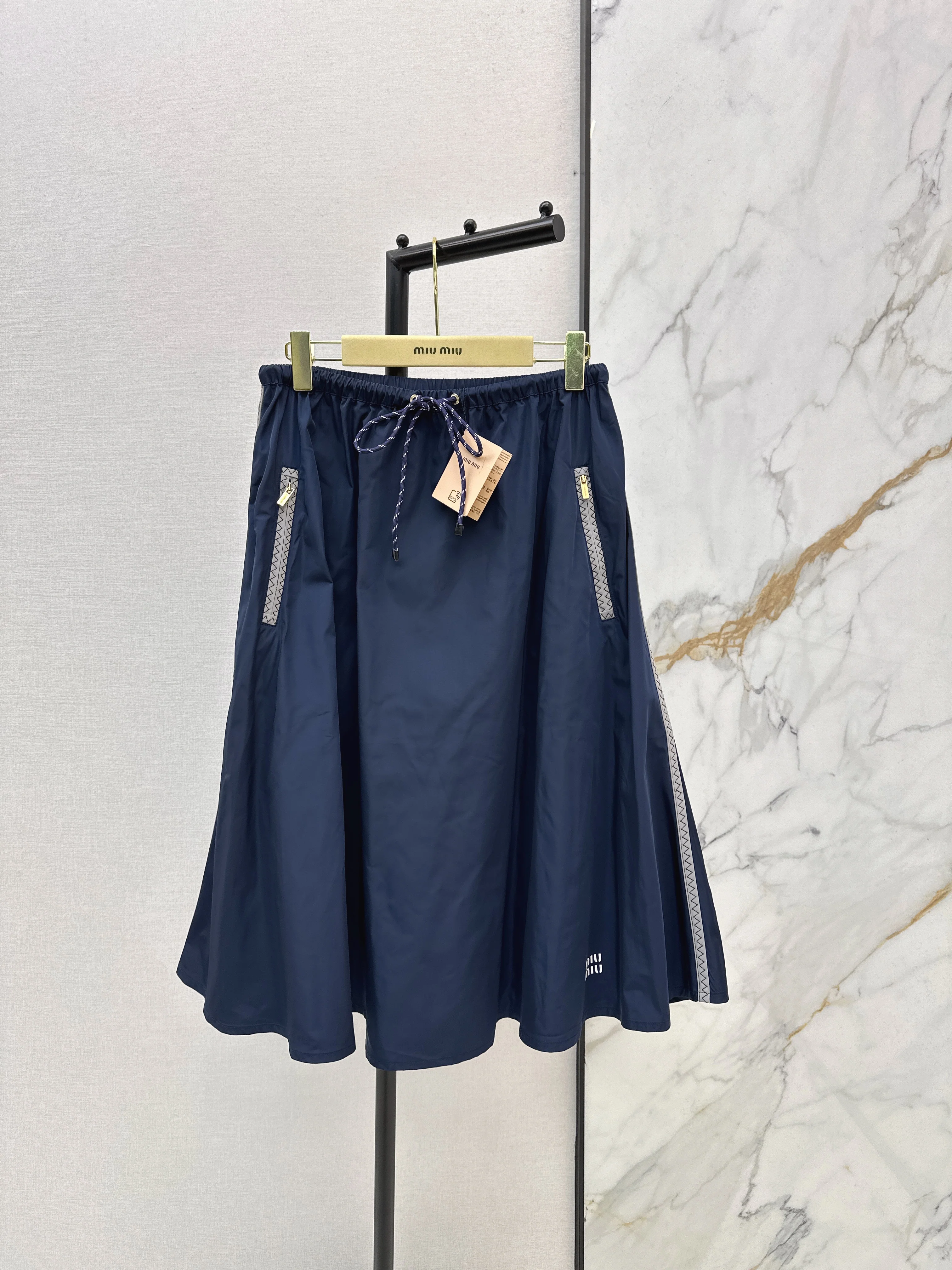 Elastic Waist Midi Skirt