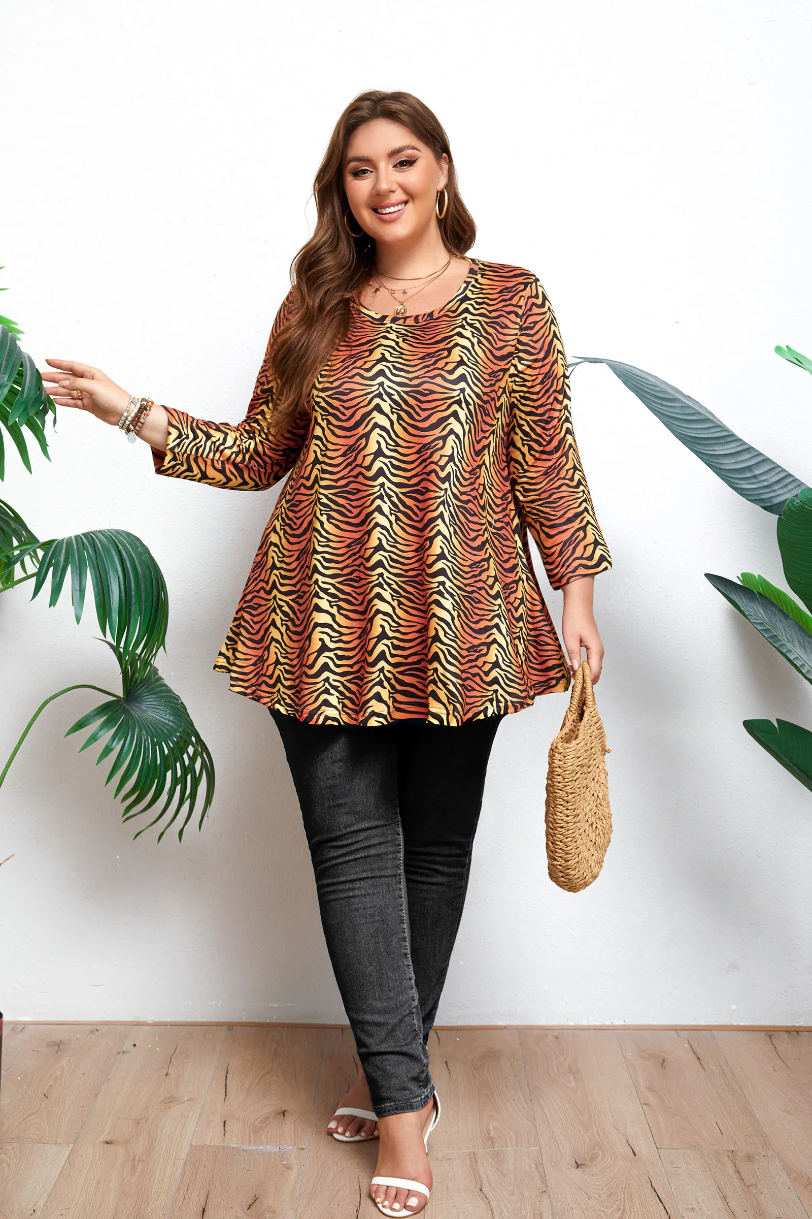 Womens Tunic Tops 3/4 Sleeve Plus Size Crew Neck Swing Flare Loose Fit T-Shirt Blouses to Wear with Leggings