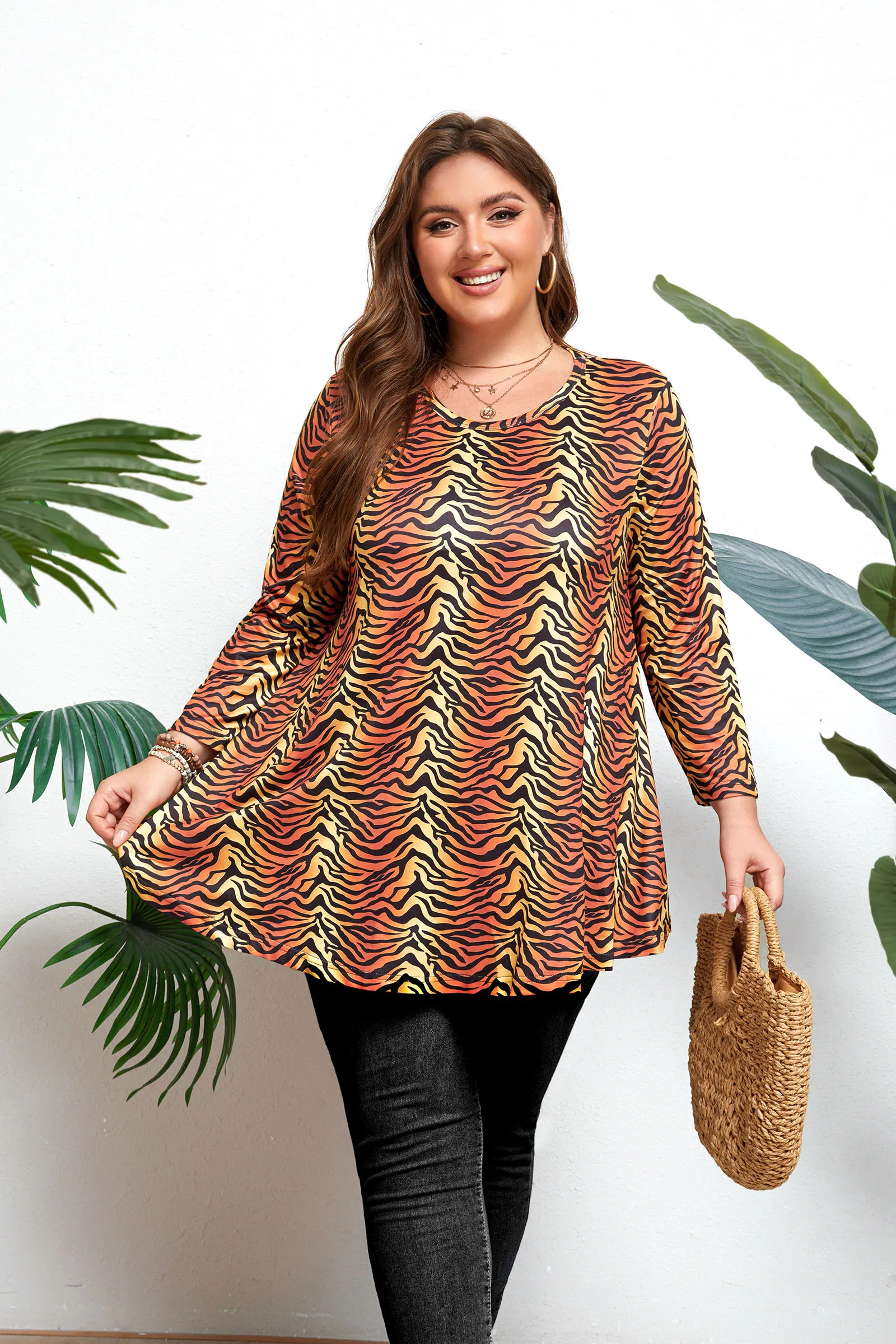 Womens Tunic Tops 3/4 Sleeve Plus Size Crew Neck Swing Flare Loose Fit T-Shirt Blouses to Wear with Leggings