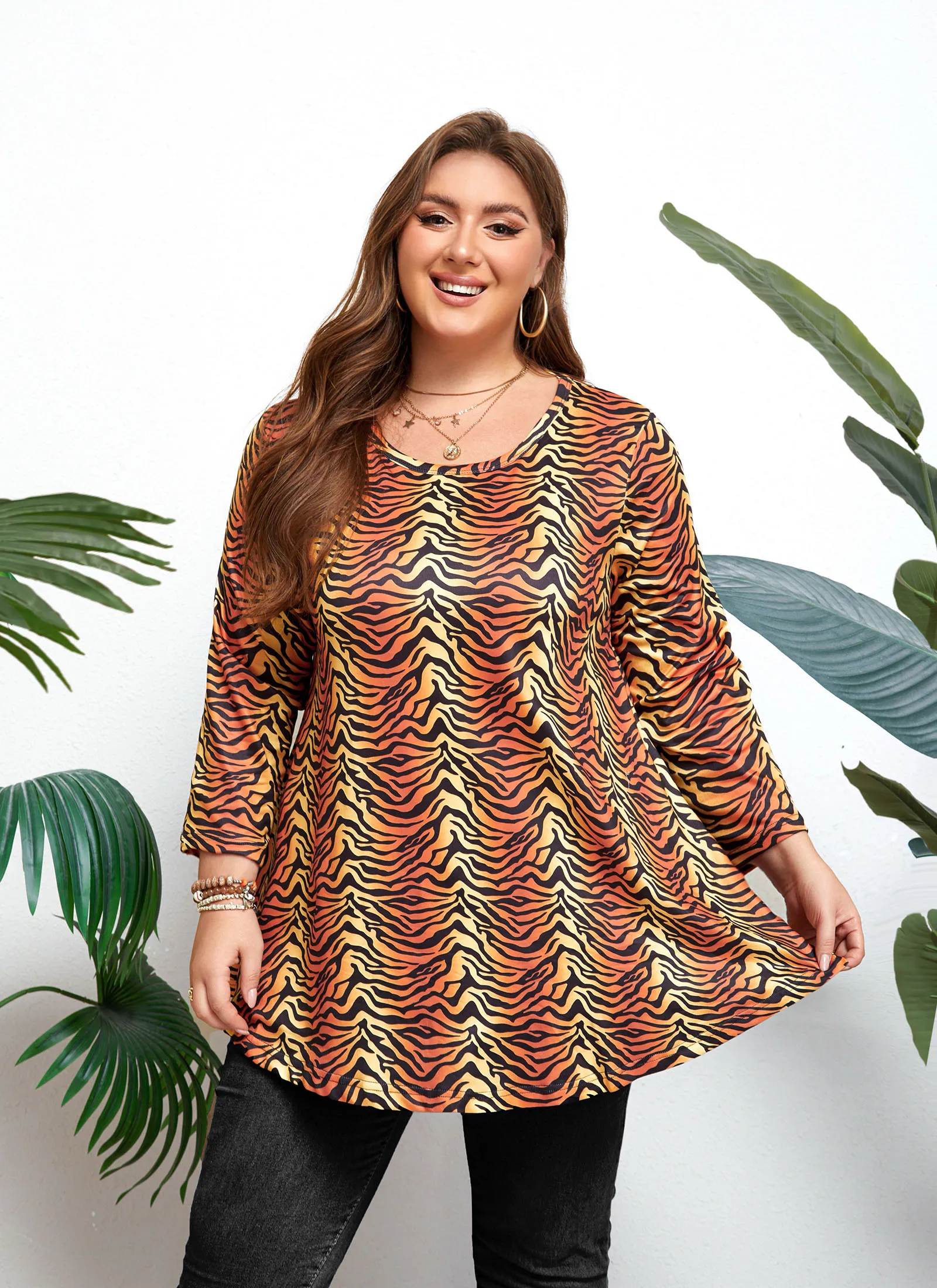 Womens Tunic Tops 3/4 Sleeve Plus Size Crew Neck Swing Flare Loose Fit T-Shirt Blouses to Wear with Leggings