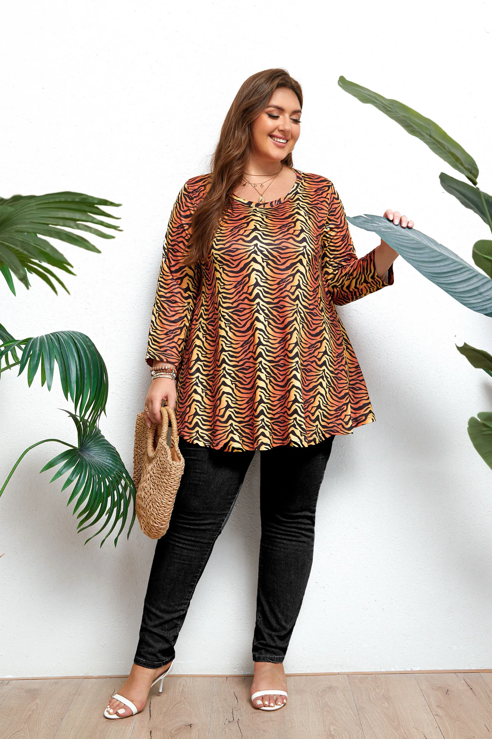 Womens Tunic Tops 3/4 Sleeve Plus Size Crew Neck Swing Flare Loose Fit T-Shirt Blouses to Wear with Leggings