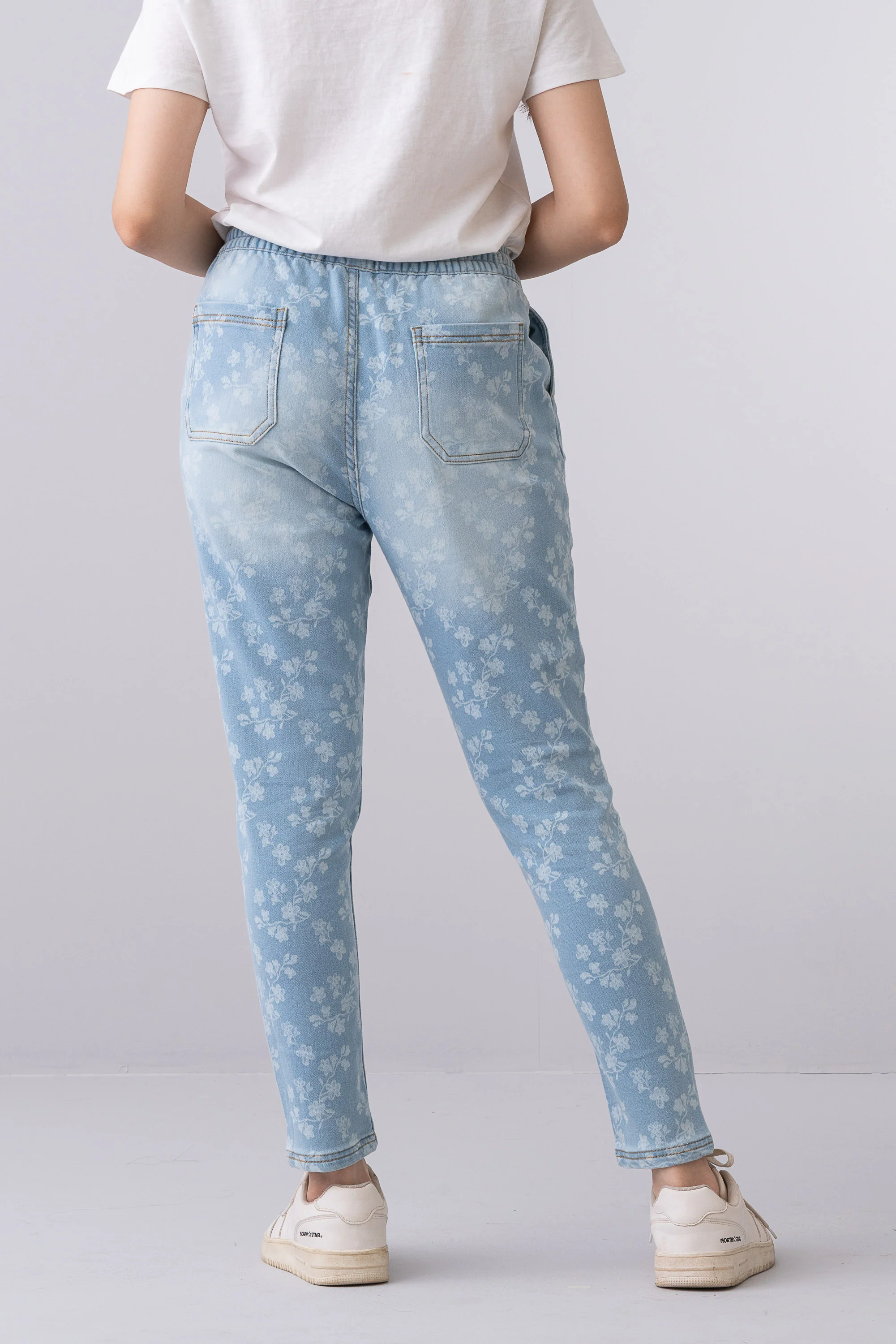 Regular Fit Flower-Printed Jeans - XTXFMF