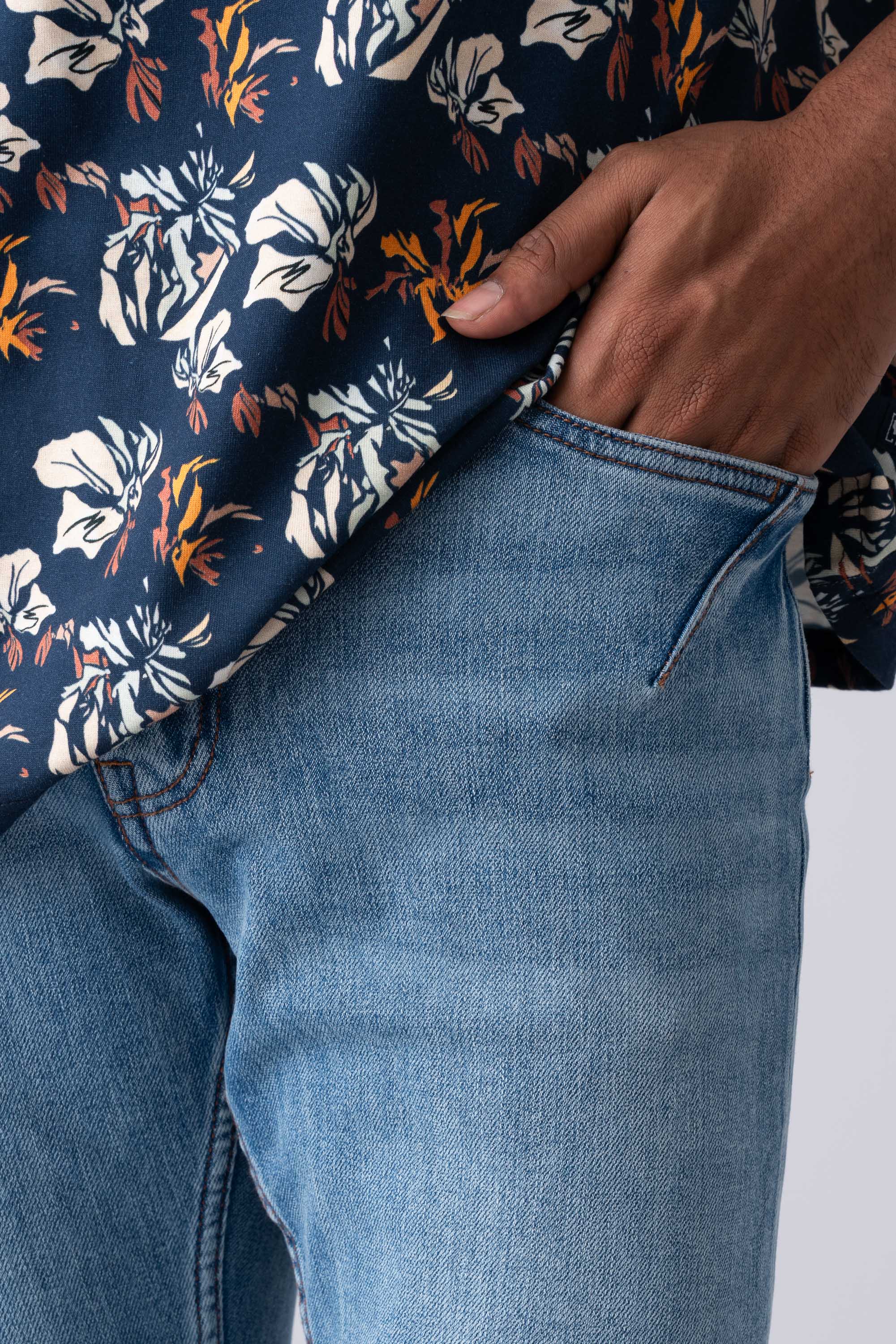 Tapered Fit Washed Blue Jeans - XTXFMF