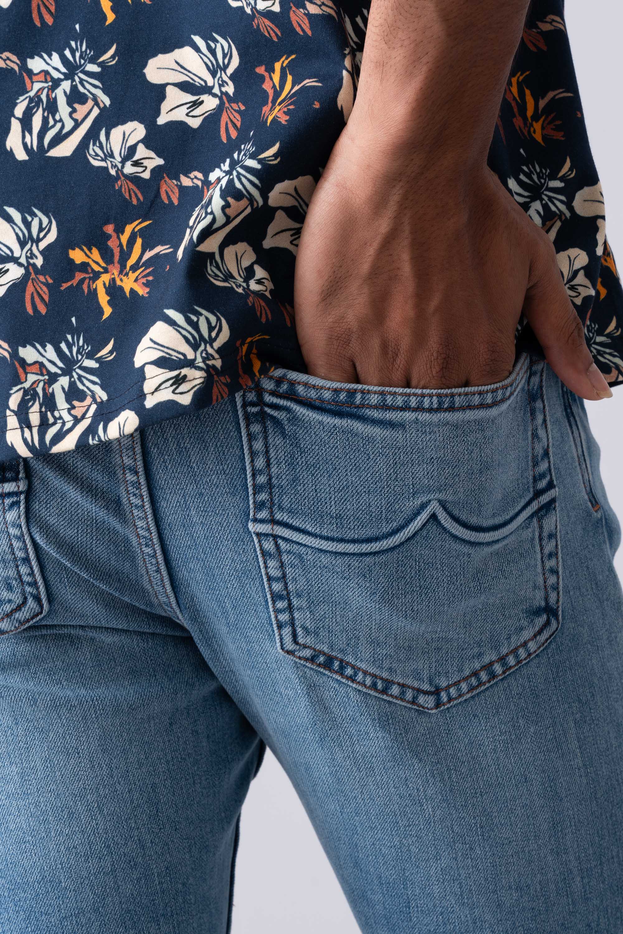 Tapered Fit Washed Blue Jeans - XTXFMF