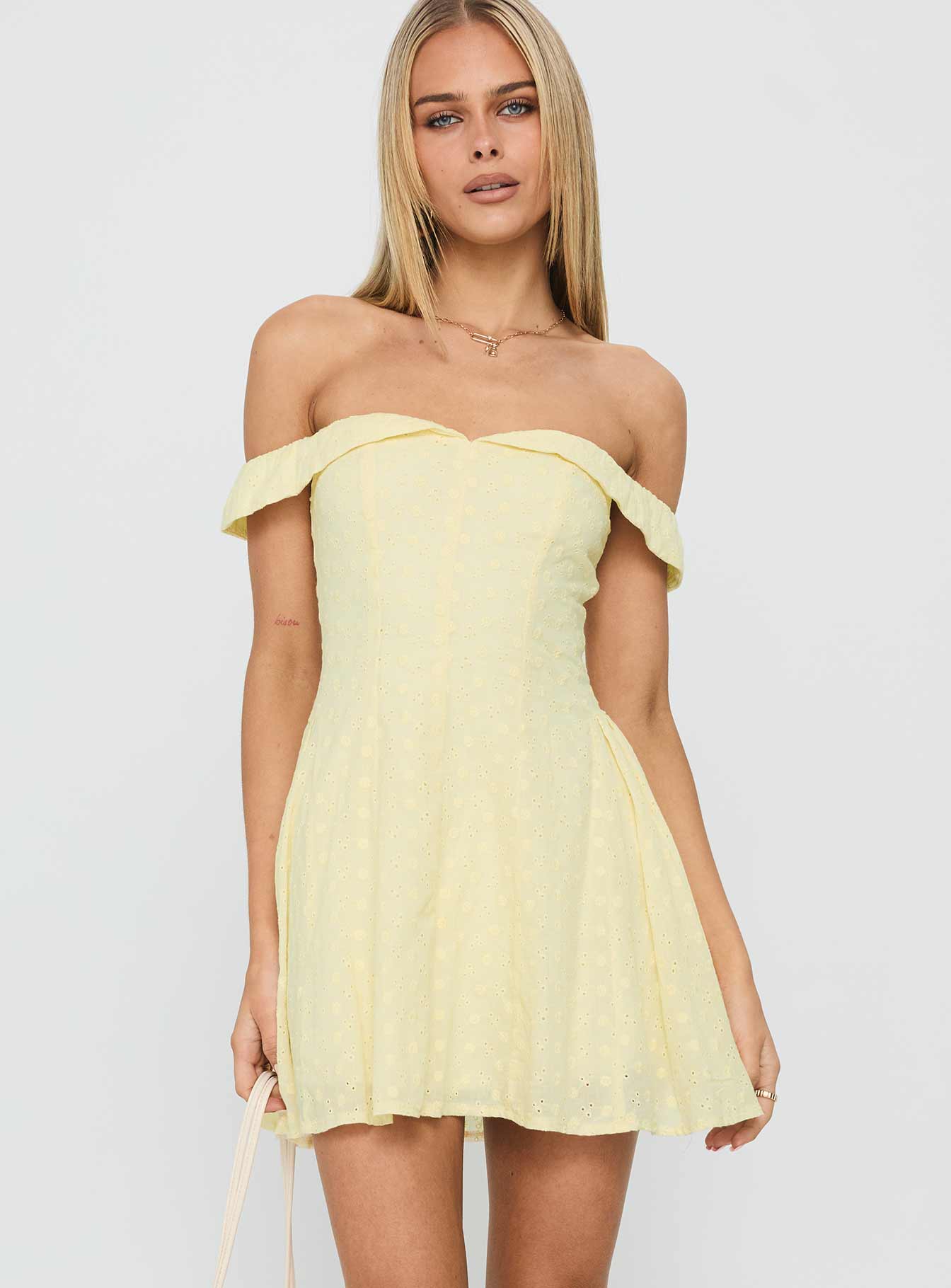 Rosebud Off The Shoulder Mini Dress Lemon - XTXFMF