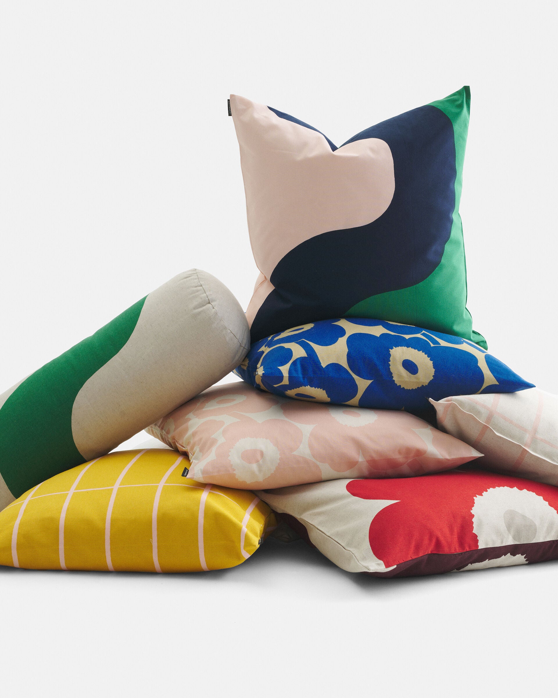 Marimekko Pieni Unikko pillow cover | Marimekko Outlet