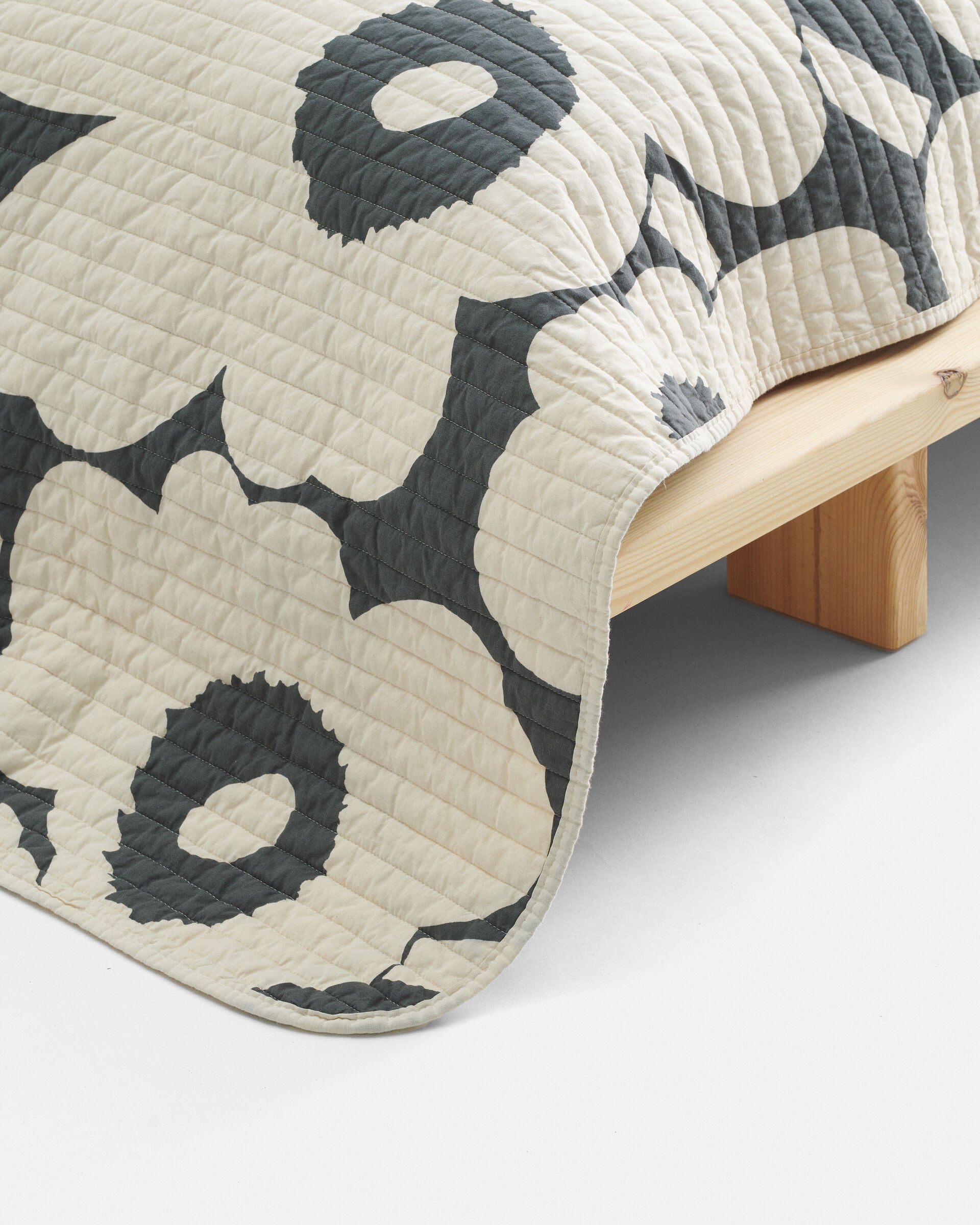 Marimekko Unikko bedspread | Marimekko Outlet