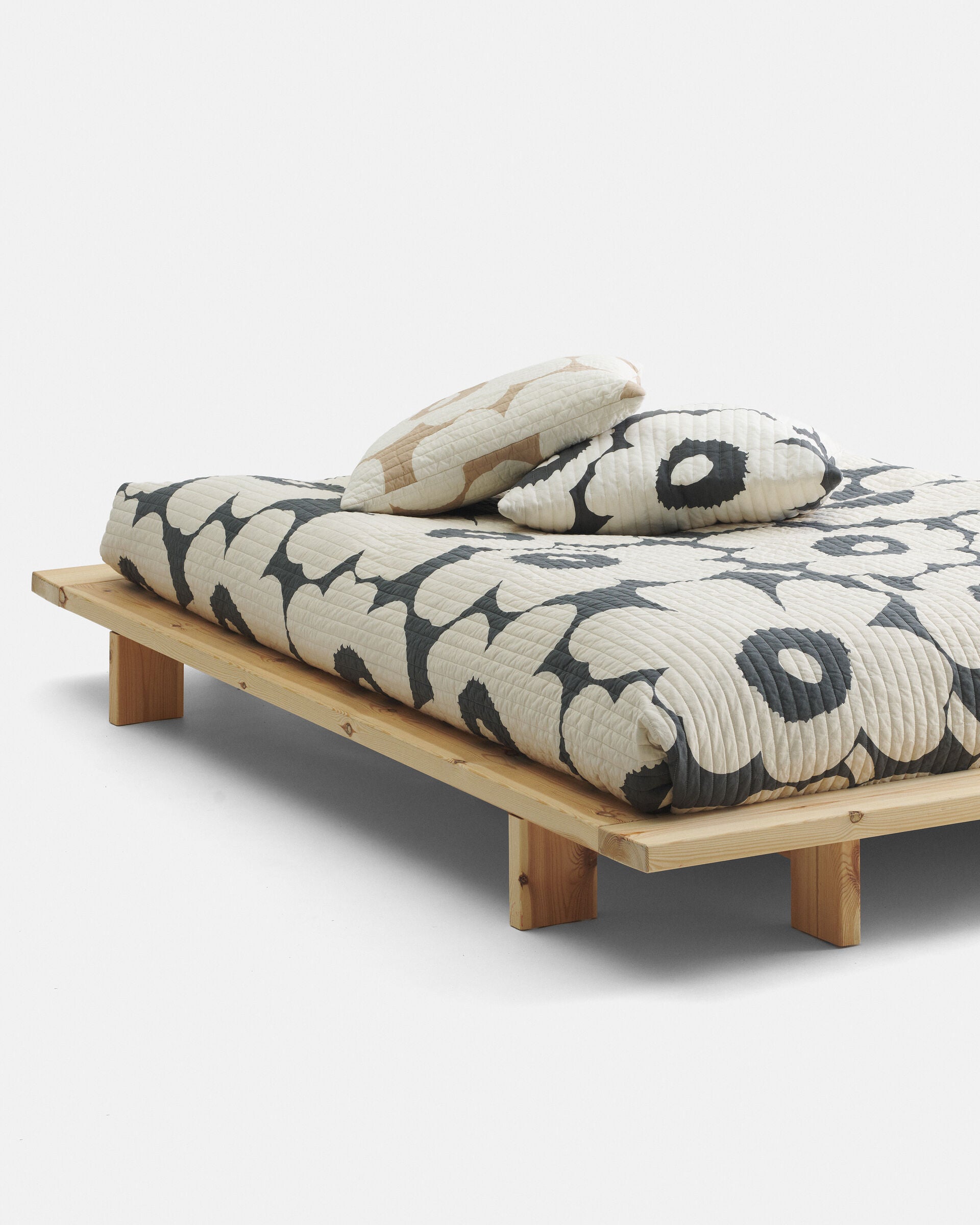 Marimekko Unikko bedspread | Marimekko Outlet