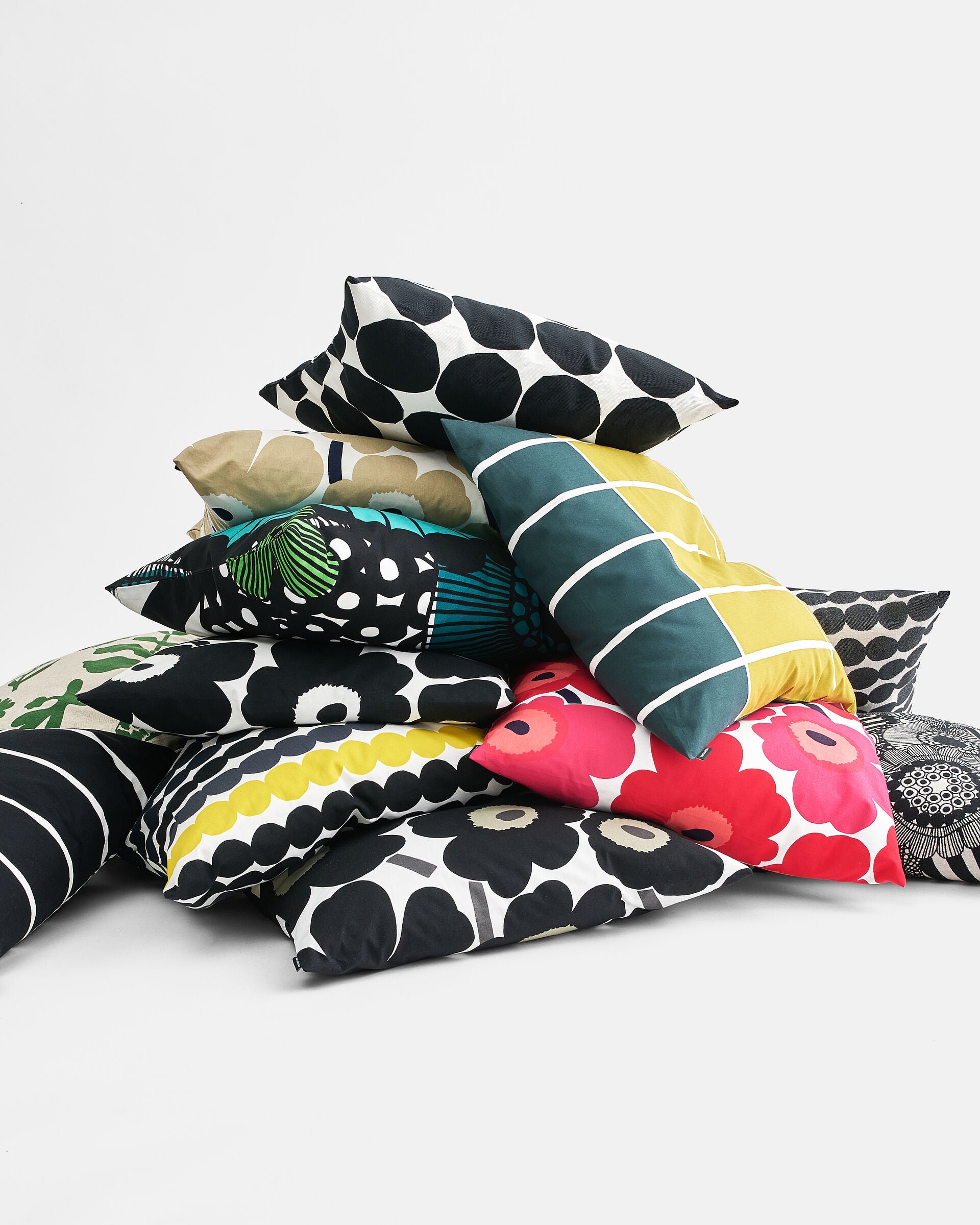Marimekko Siirtolapuutarha pillow cover | Marimekko Outlet