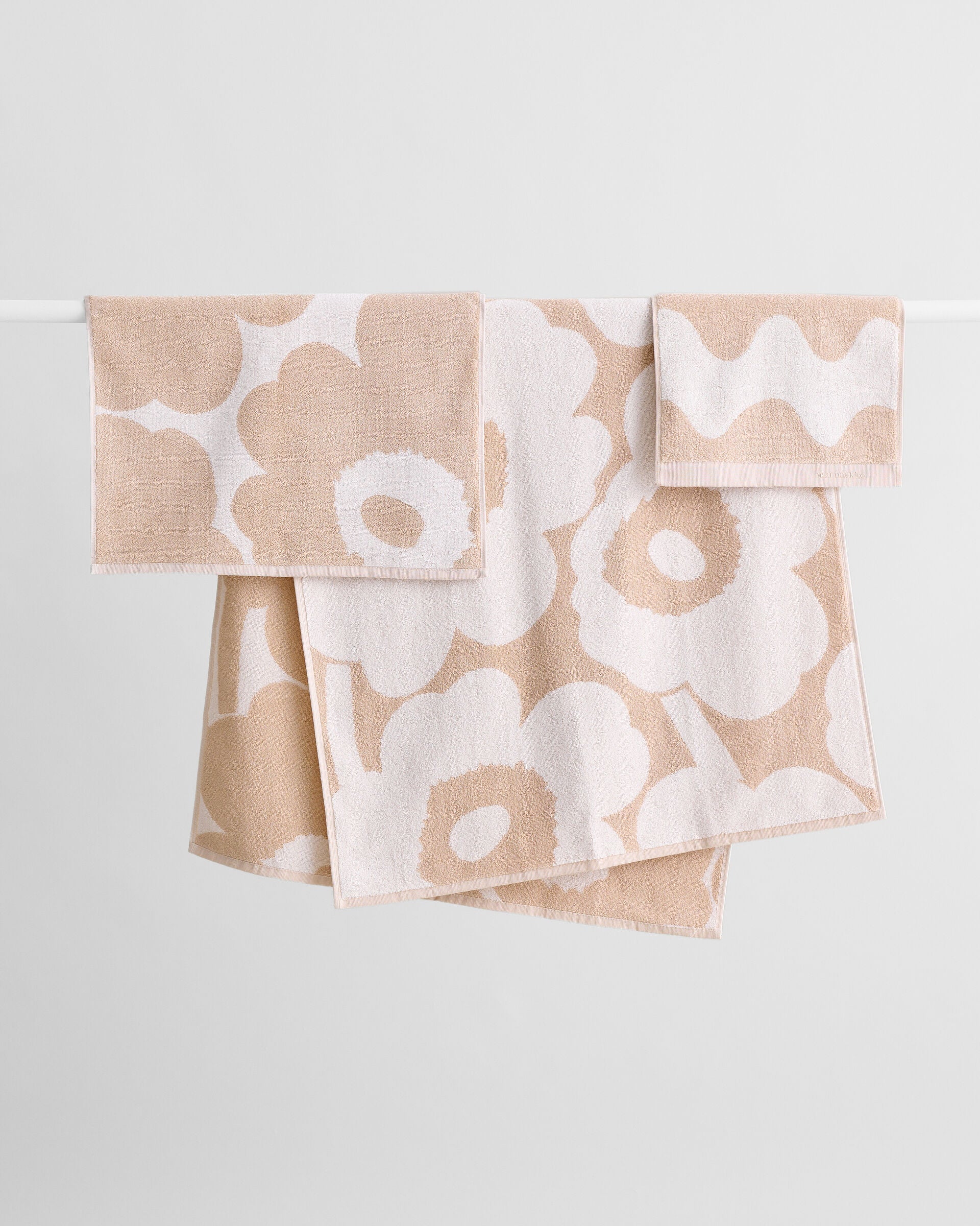 Marimekko Unikko hand towel | Marimekko Outlet