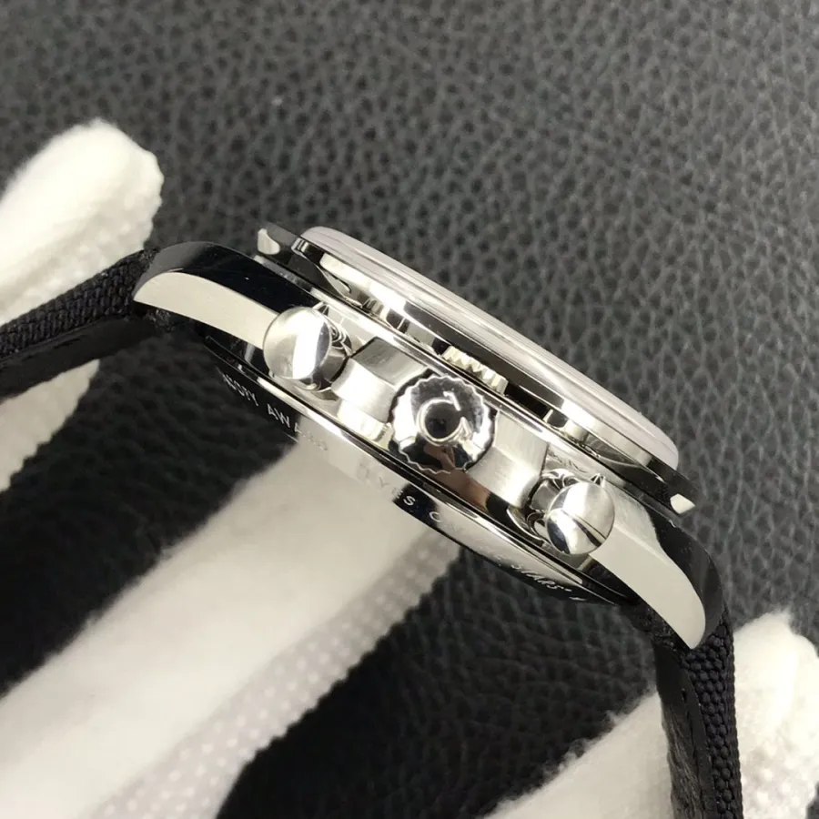 OMEGA-Speedmaster-ref.311.32.42.30.04.003-42mm