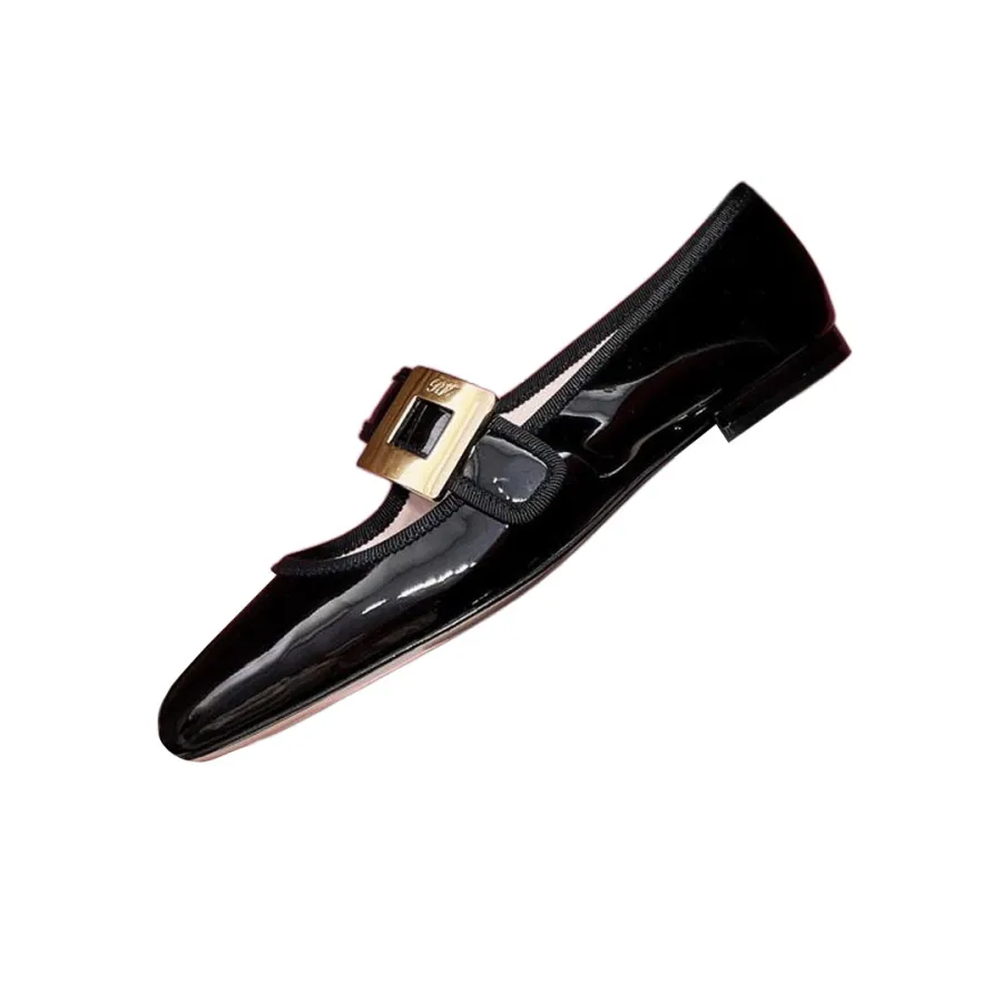 Roger Vivier Très Vivier Mary Janes In White/Black Patent Leather With Metal Buckle (Heel Height 0.5cm)