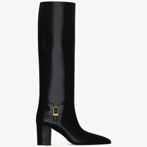 Yves Saint Laurent Sleek leather boots