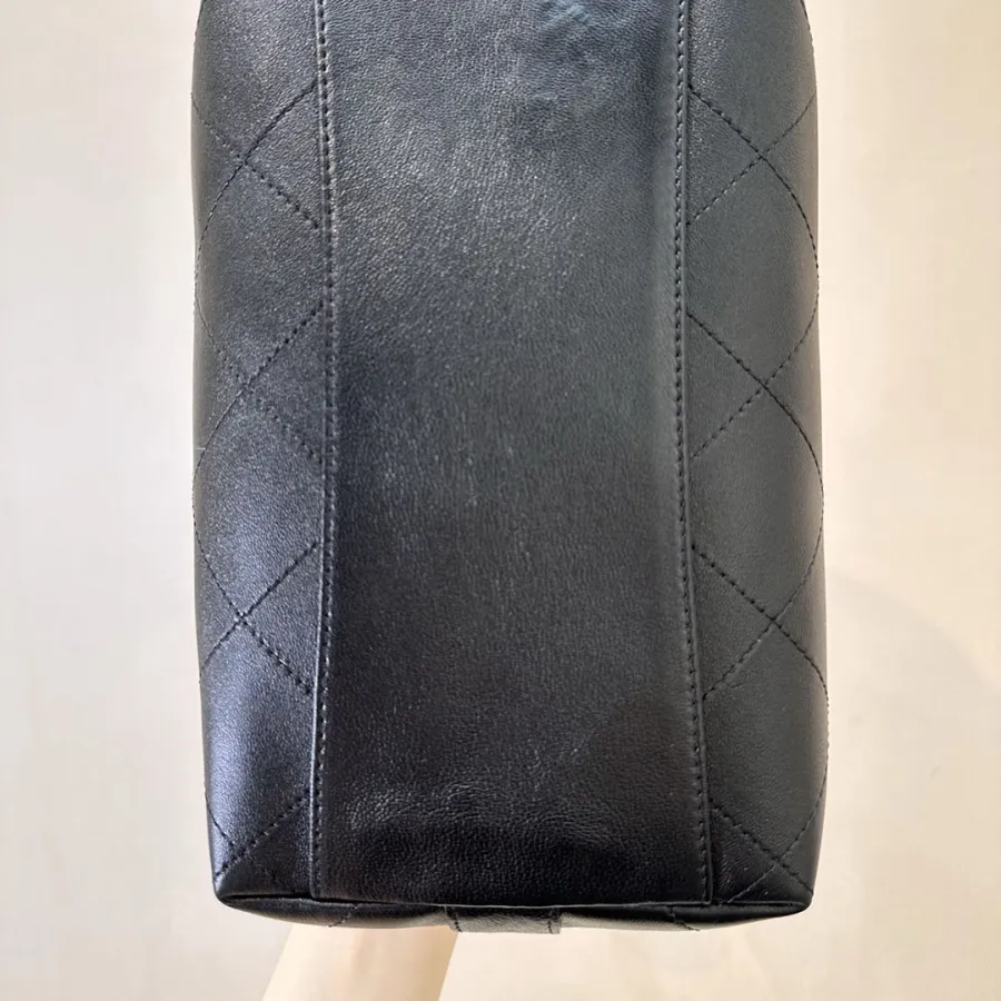 Chanel Black willow bucket Tote Bags Quilted Lambskin Leather  shoulder bag