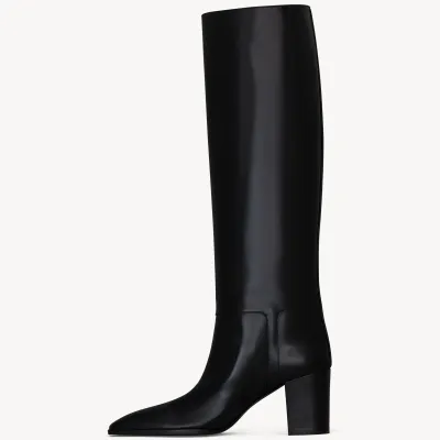 Yves Saint Laurent Sleek leather boots
