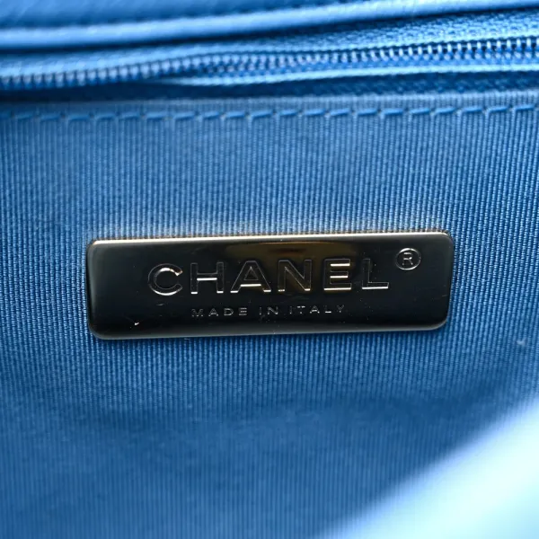 Grade Handbags | Designer Chanel 19 Flap Bag - Image 2